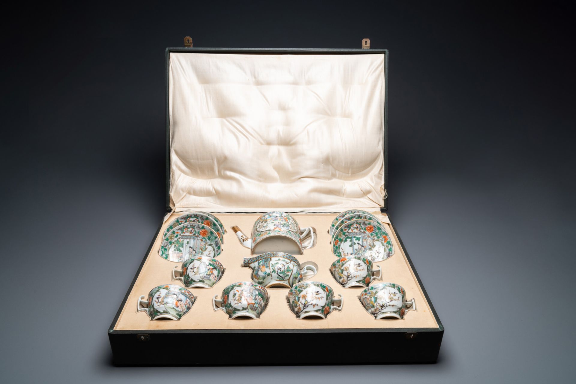 A Chinese Canton famille verte 14-piece tea service in presentation box, 19th C. - Image 3 of 23