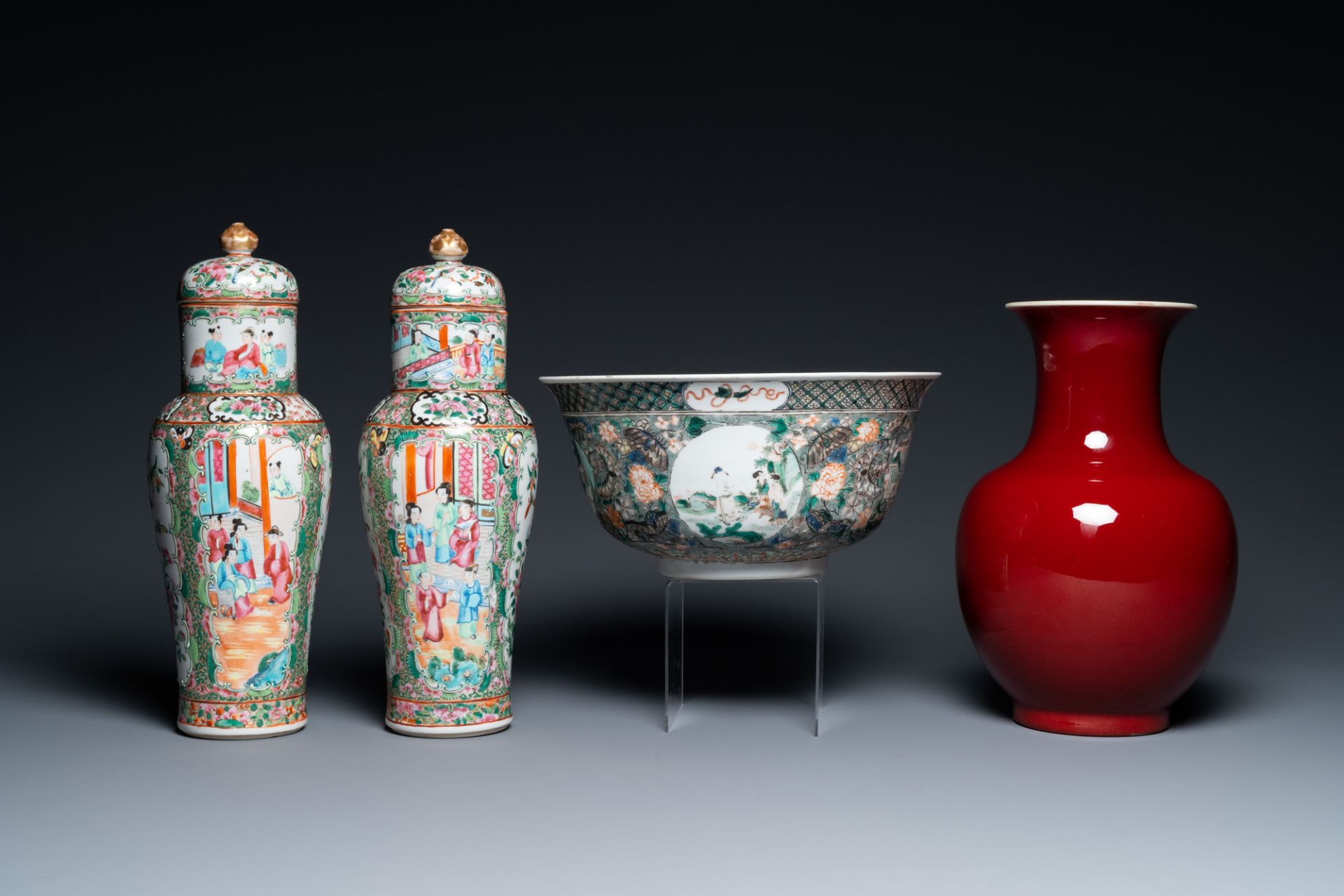 Three Chinese vases, a bowl and a dish, 19/20th C. - Image 5 of 9