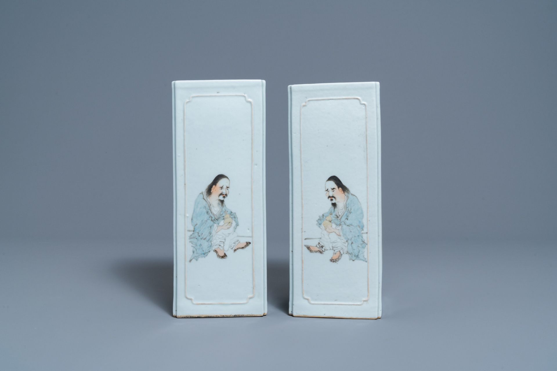 A pair of square Chinese qianjiang cai hat stands, 19/20th C. - Image 6 of 8