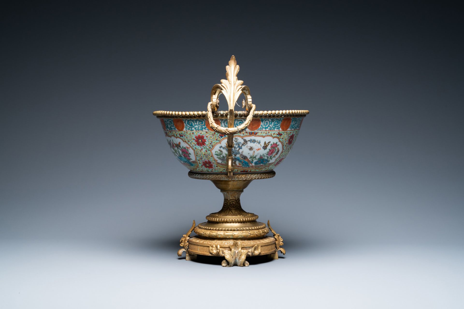 A Chinese gilt bronze-mounted famille rose bowl, 19th C. - Image 2 of 6