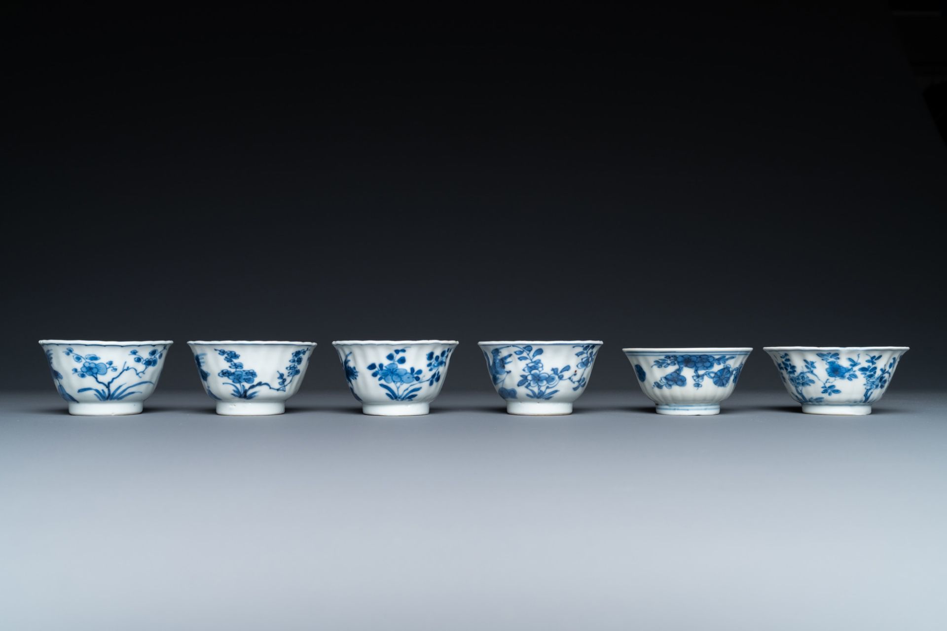 Twenty-three Chinese blue and white saucers and seventeen cups, Kangxi - Image 13 of 17