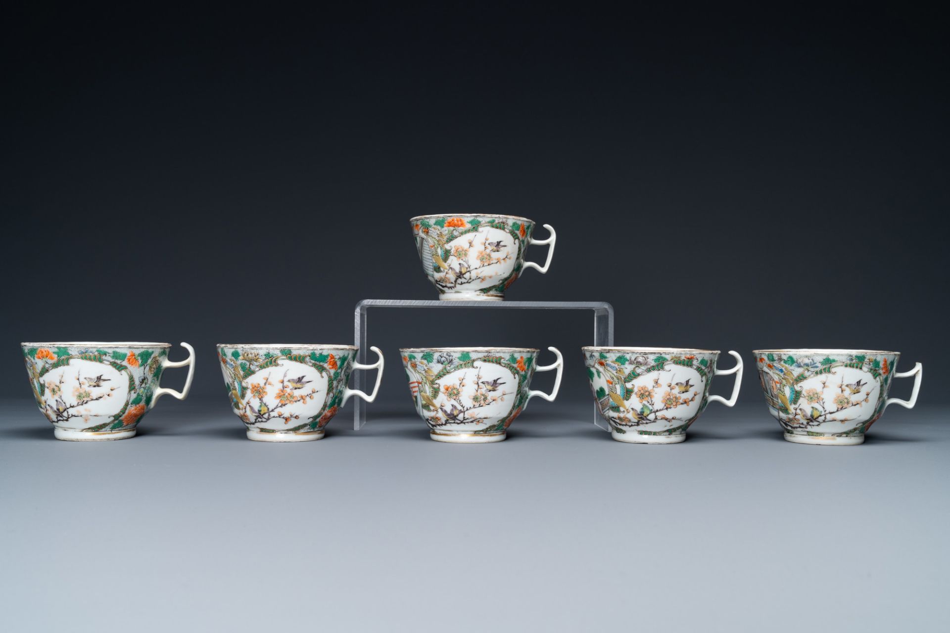 A Chinese Canton famille verte 14-piece tea service in presentation box, 19th C. - Image 12 of 23