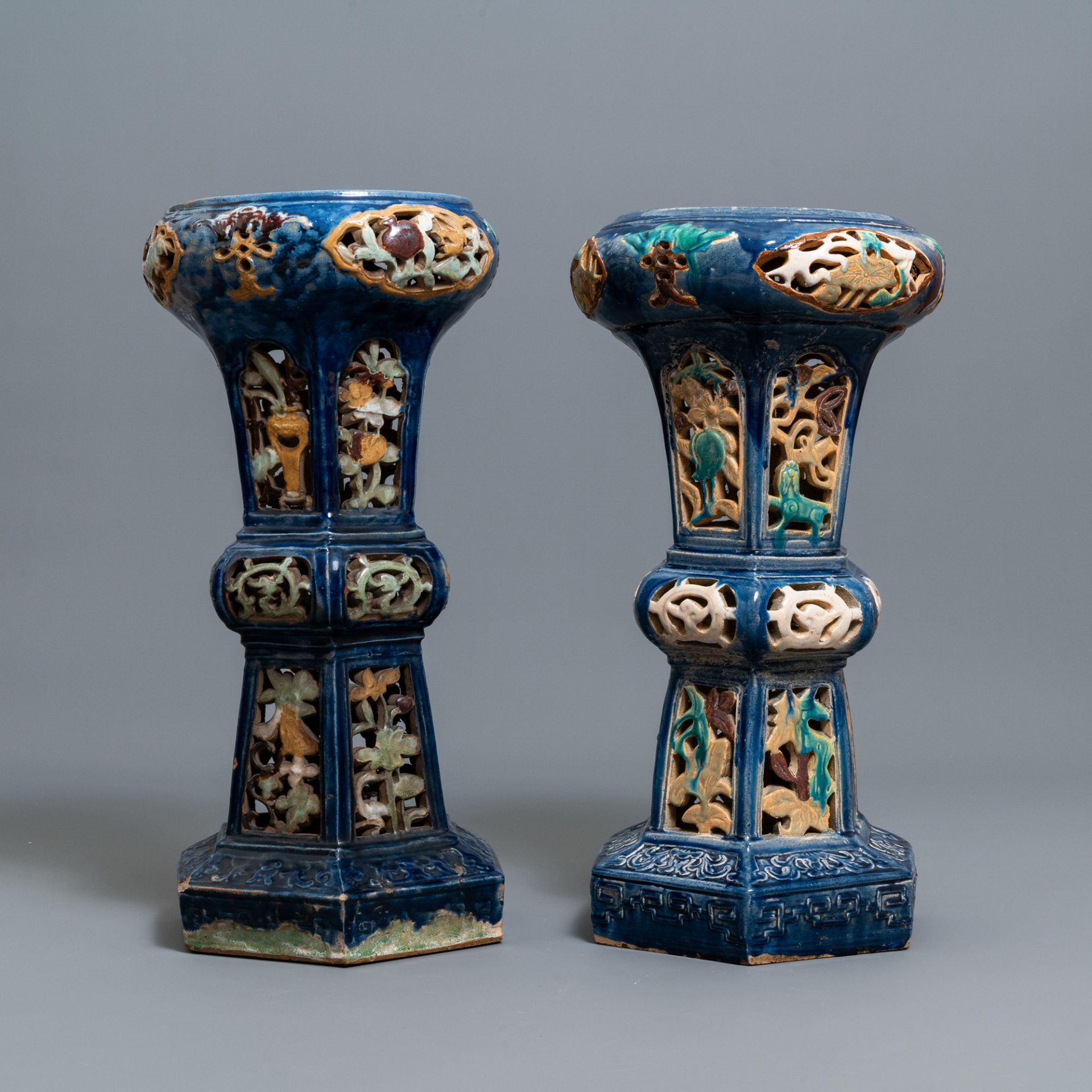 A pair of reticulated Vietnamese polychrome pottery stands, Lai Thieu, 1st half 20th C. - Image 5 of 7