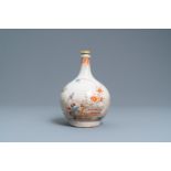 A Dutch-decorated Kakiemon-style Japanese Arita apothecary flask, Edo, 17/18th C.