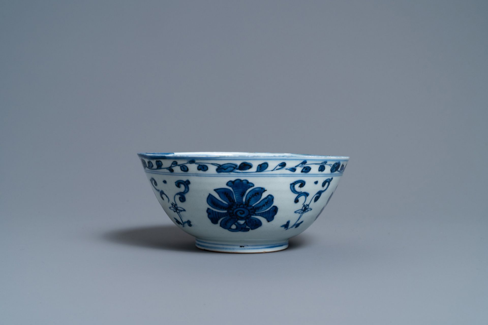 A varied collection of Chinese porcelain, Ming and Qing - Image 18 of 22