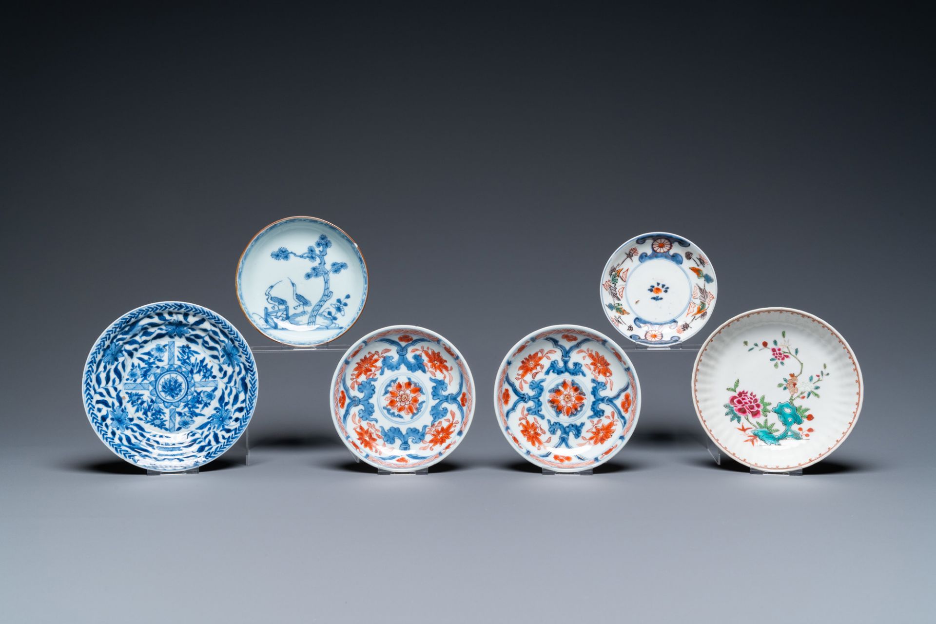 A varied collection of Chinese blue and white, famille rose and Imari-style porcelain, Kangxi/Qianlo - Image 4 of 13