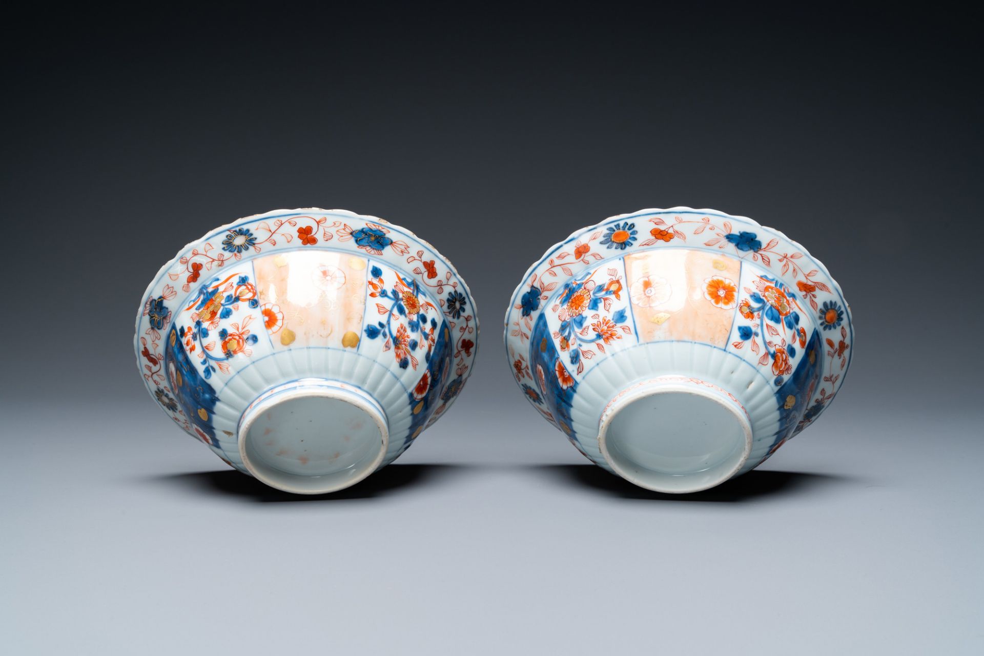A pair of Chinese Imari-style bowls, Kangxi - Image 7 of 7