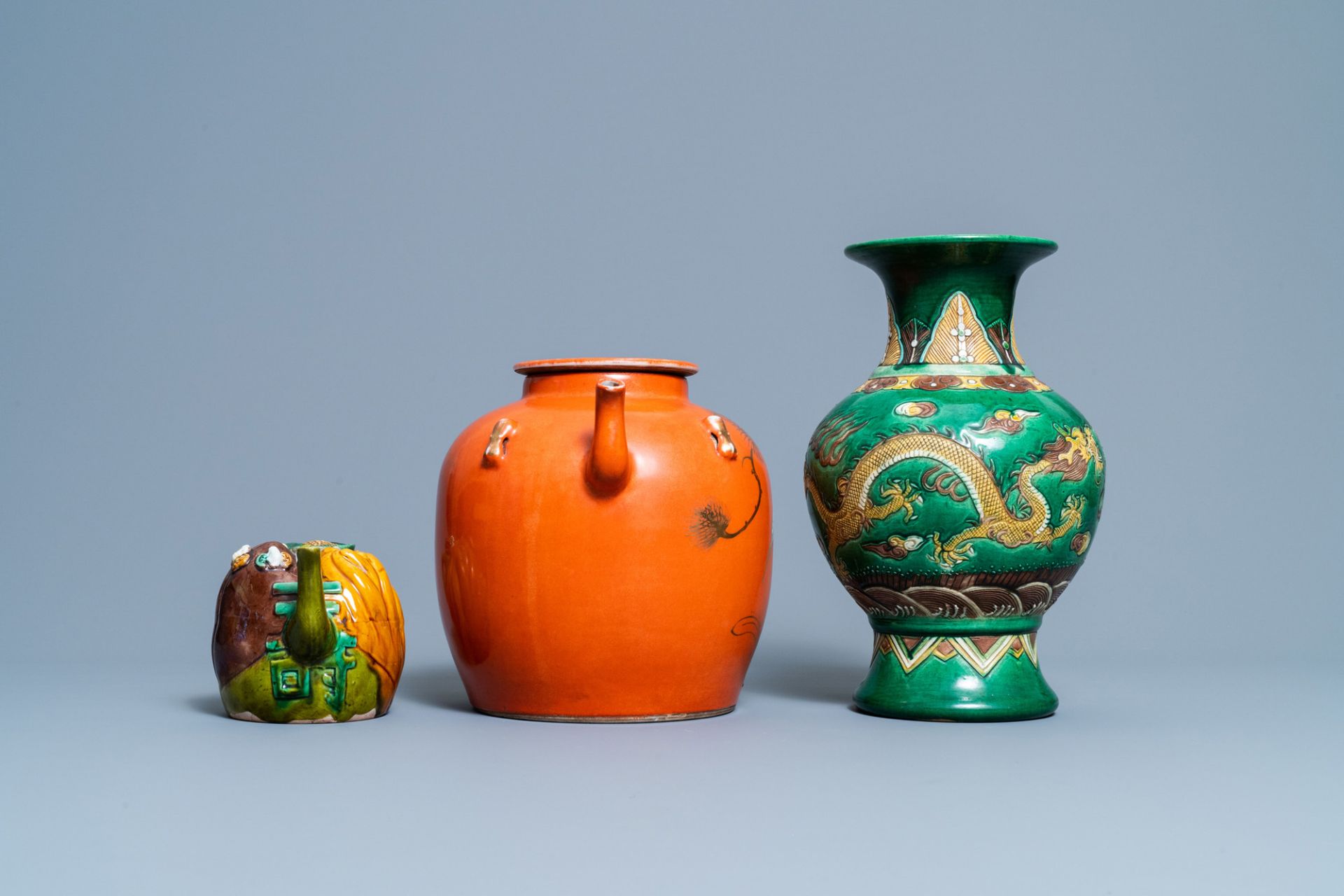 A varied collection of Chinese porcelain, 19/20th C. - Image 5 of 11