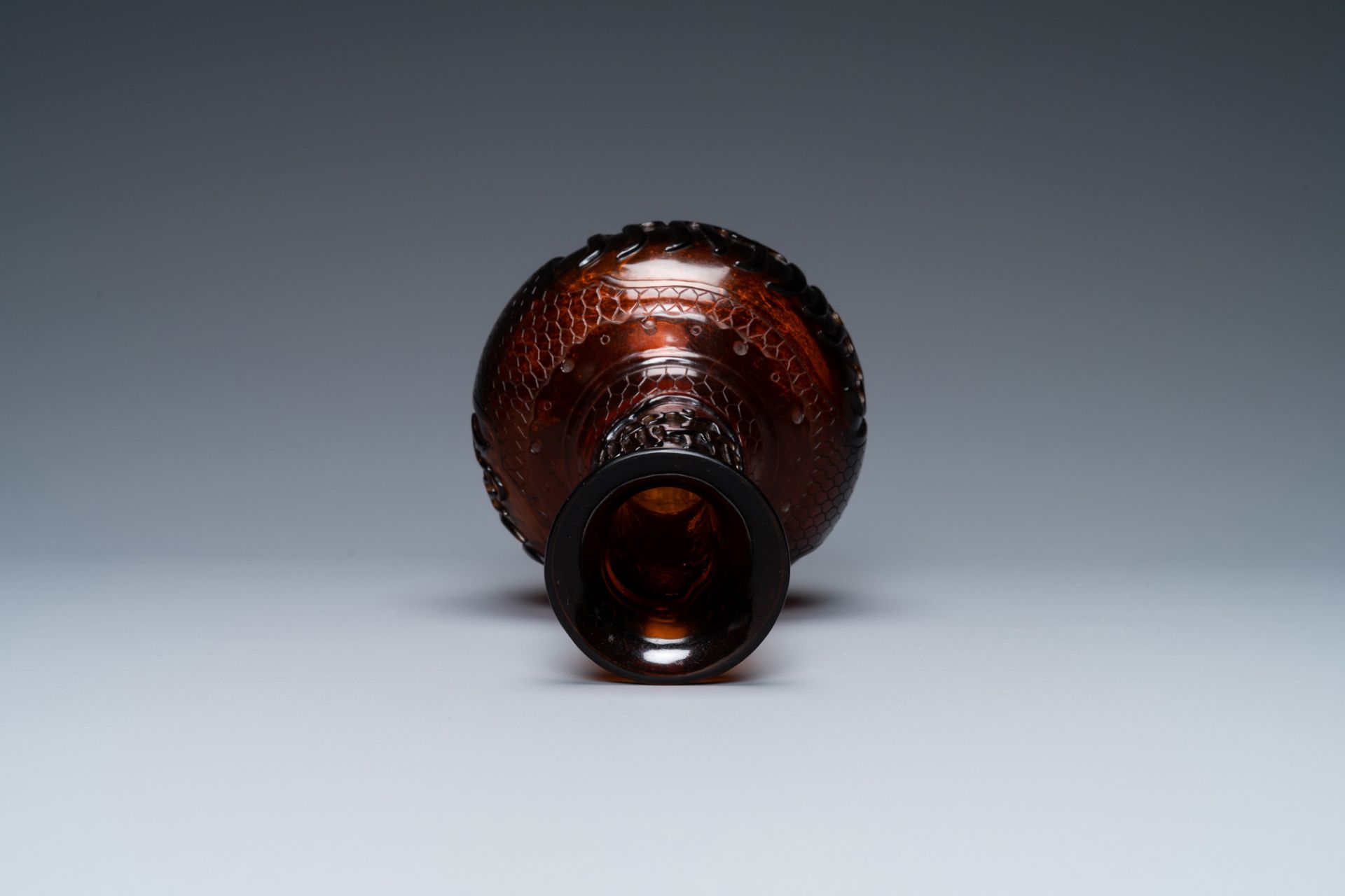 A Chinese Islamic market Beijing glass vase inscribed 'Allah' and 'Muhammad the Prophet', 18/19th C. - Image 9 of 10