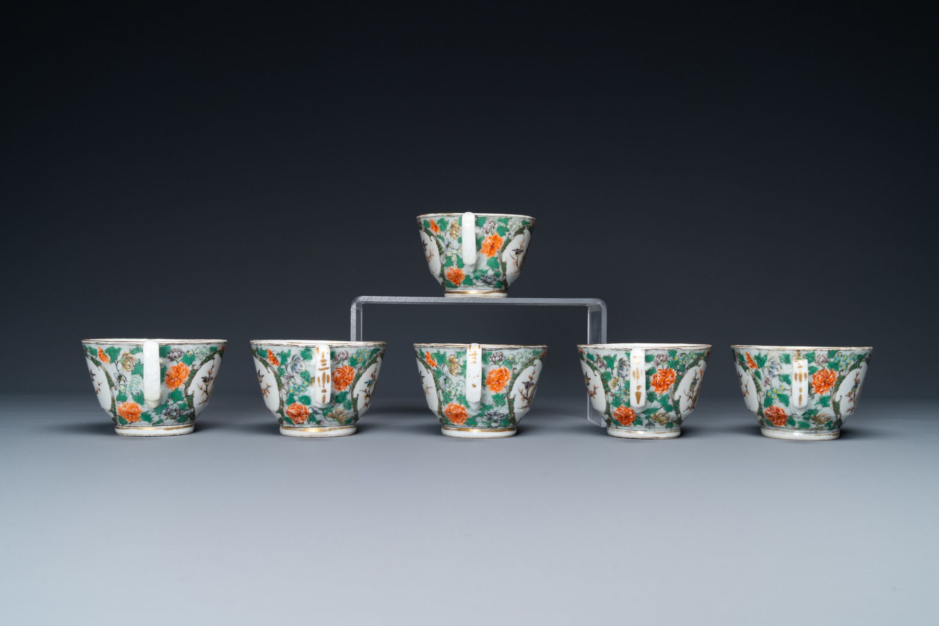 A Chinese Canton famille verte 14-piece tea service in presentation box, 19th C. - Image 13 of 23