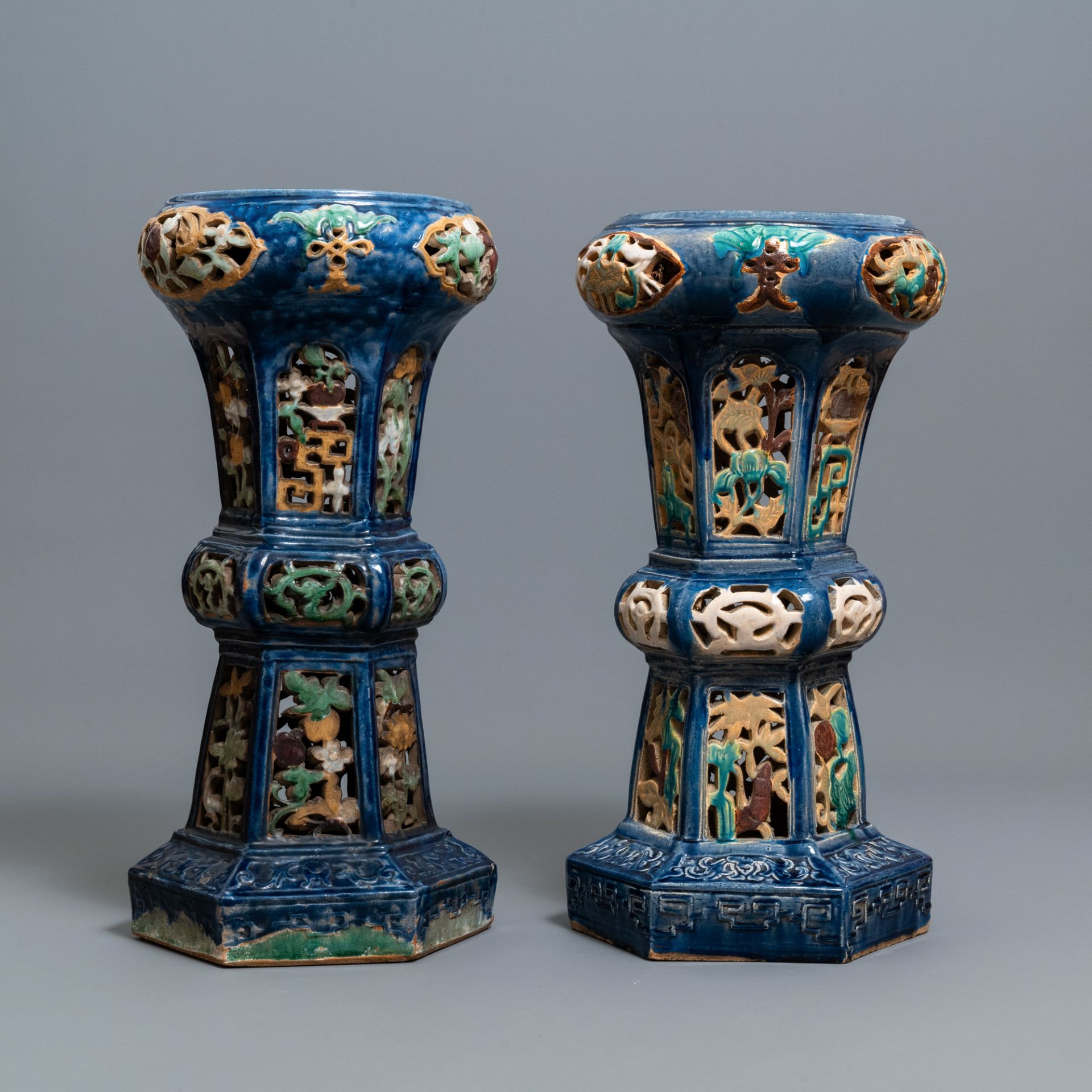 A pair of reticulated Vietnamese polychrome pottery stands, Lai Thieu, 1st half 20th C. - Image 4 of 7