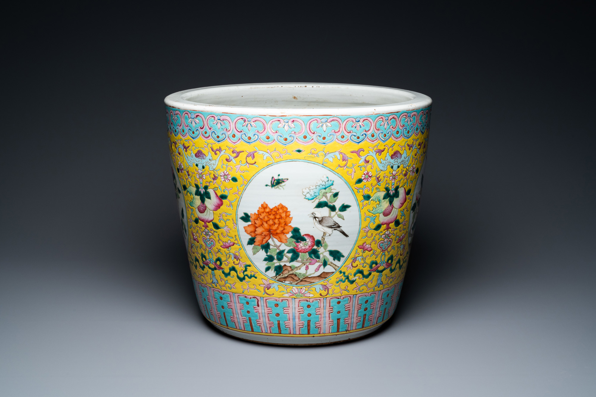 A Chinese famille rose jardiniere on wooden stand, 19th C. - Image 2 of 8