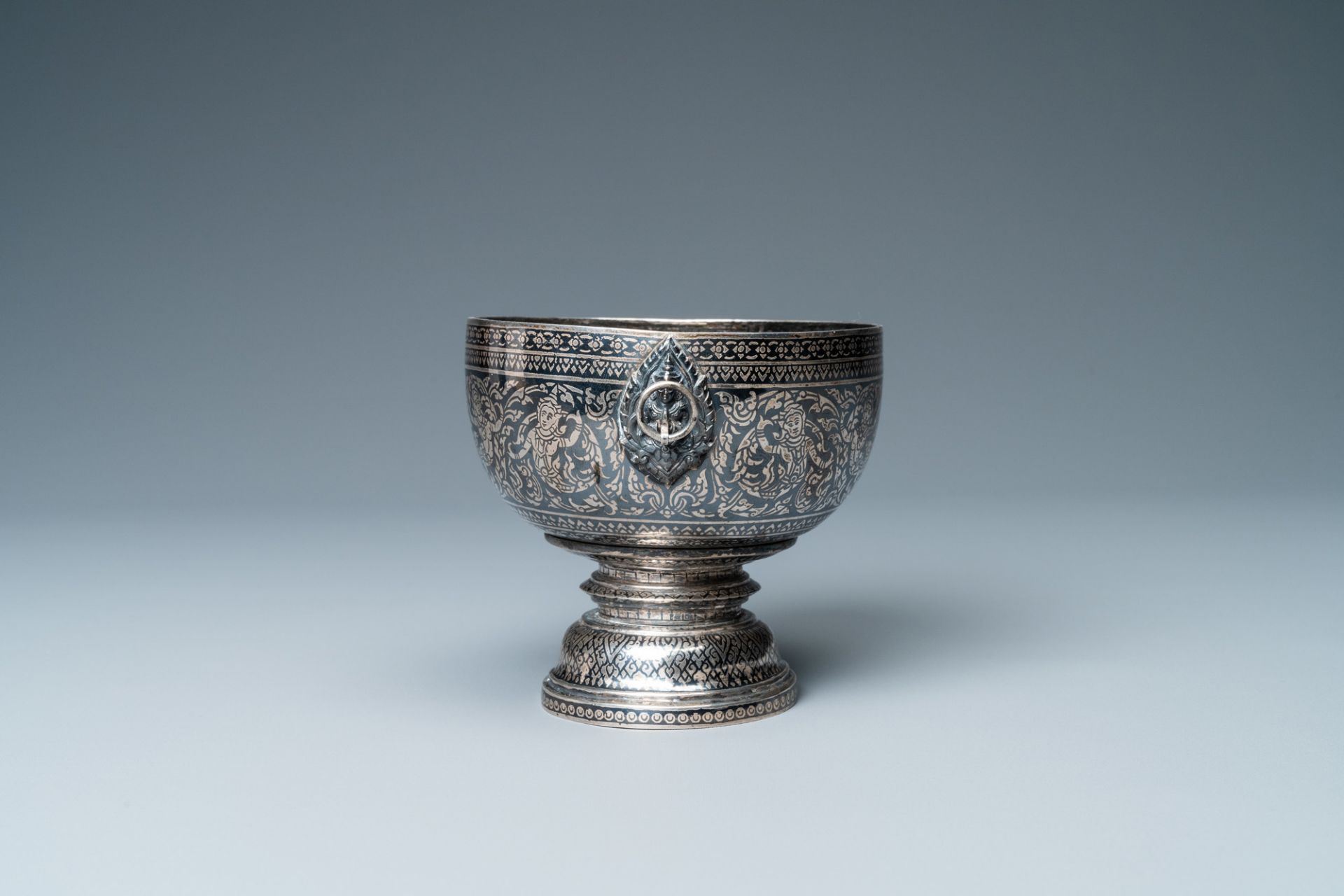 A Thai niello silver 'Thom Ngoen' bowl, 19/20th C. - Image 3 of 7