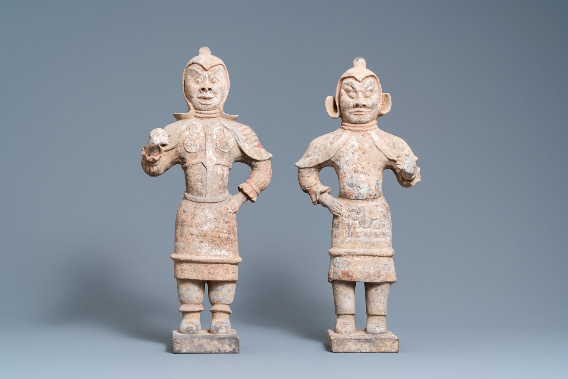 A pair of Chinese painted pottery 'Lokapala' guardian figures, Tang - Bild 2 aus 7