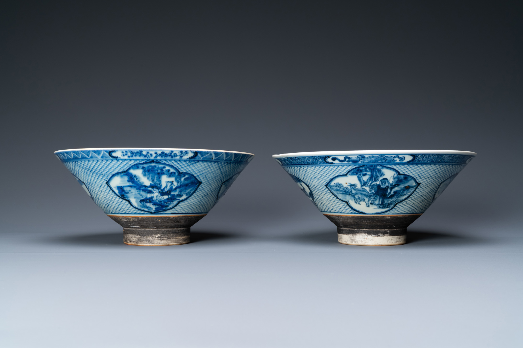 A pair of Chinese blue and white bowls and a famille verte vase, 19th C. - Image 8 of 13