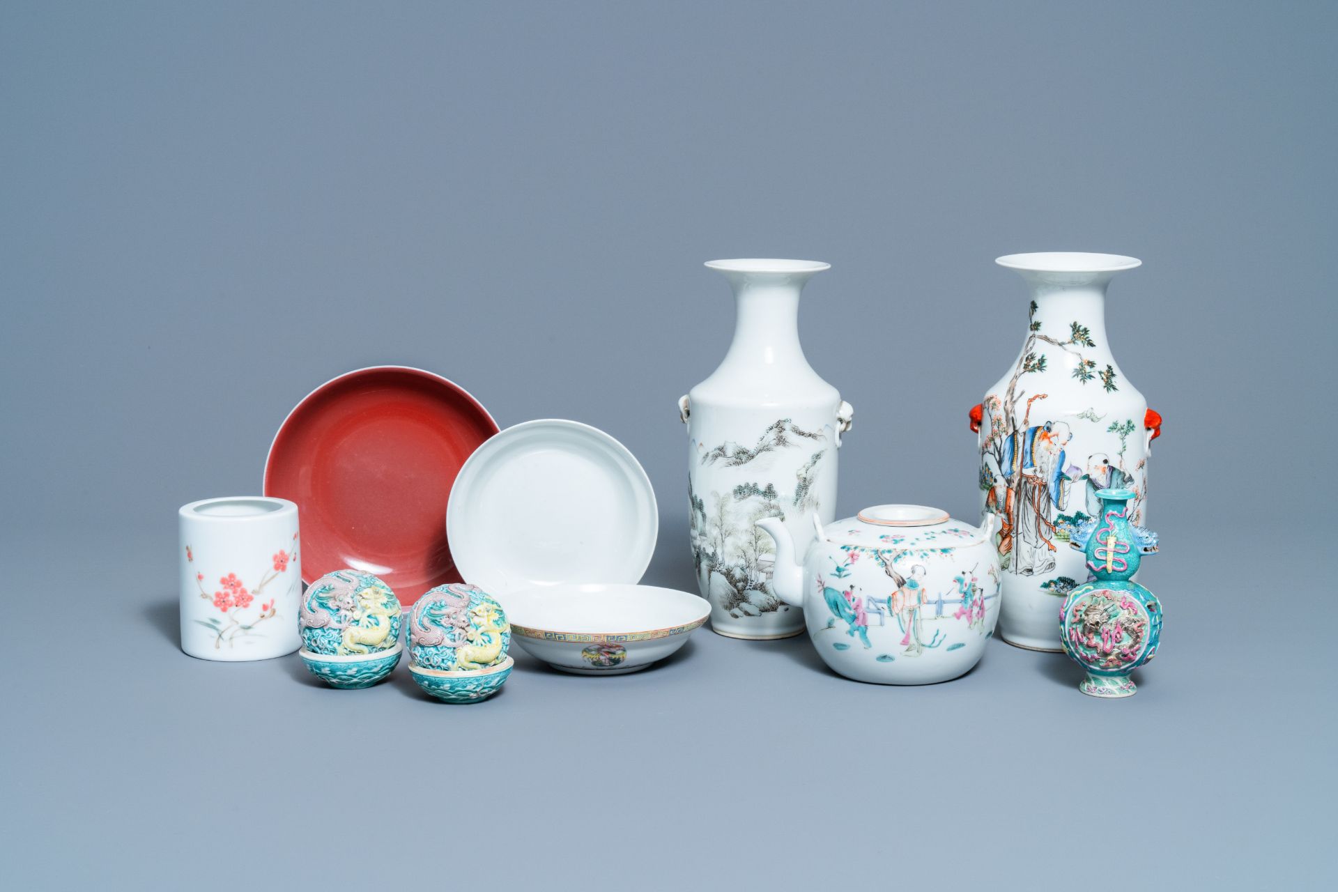 A varied collection of Chinese porcelain, 19/20th C.