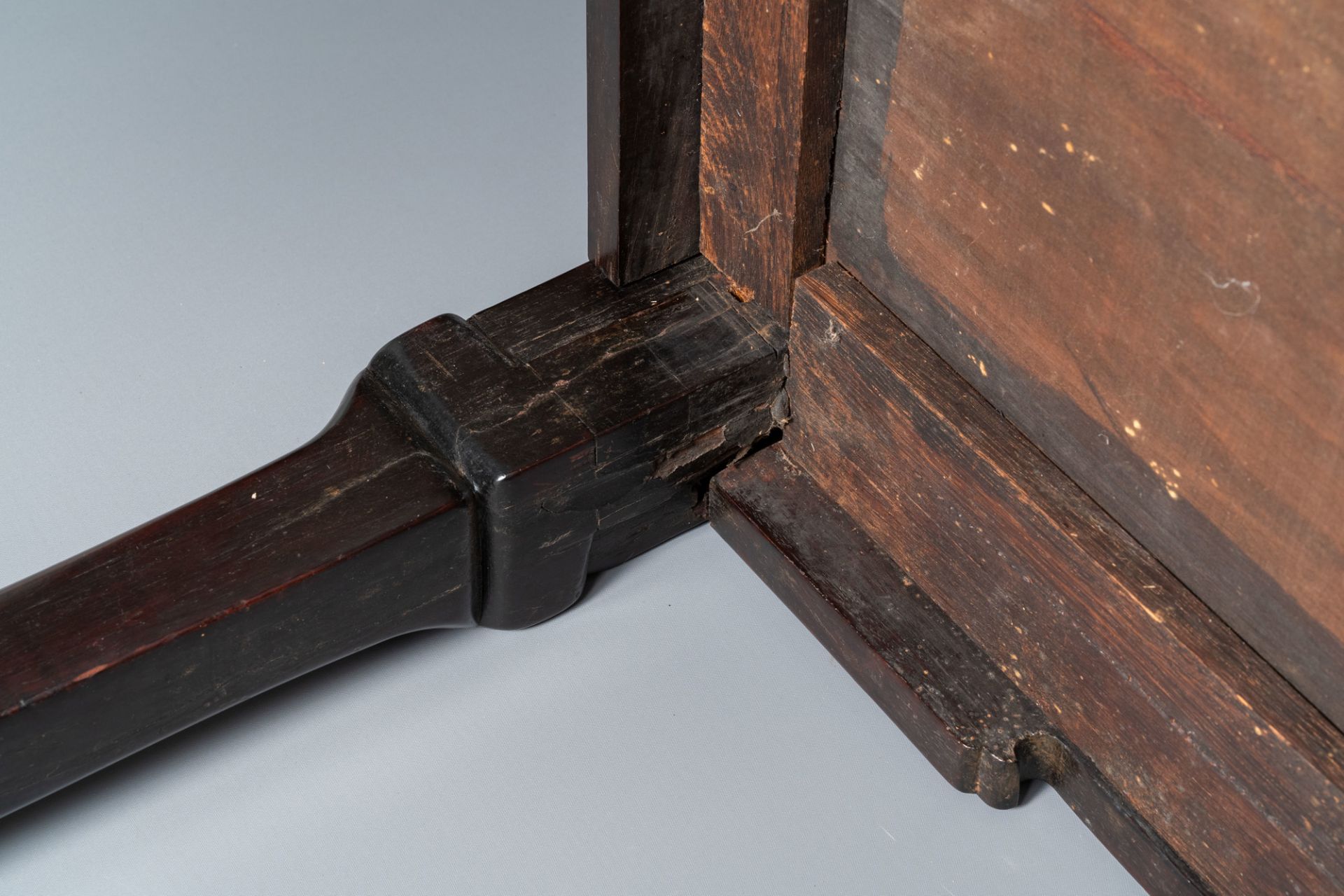 A Chinese wooden marble top table, 19/20th C. - Image 10 of 11