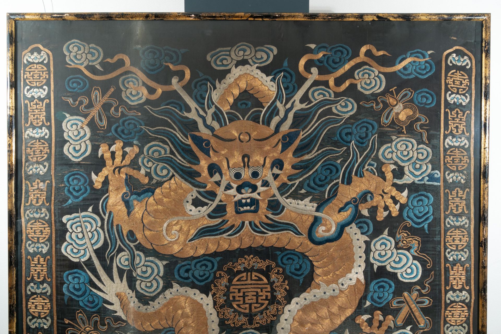 A large Chinese imperial gold thread-embroidered silk 'dragon' panel, Qing - Image 3 of 4