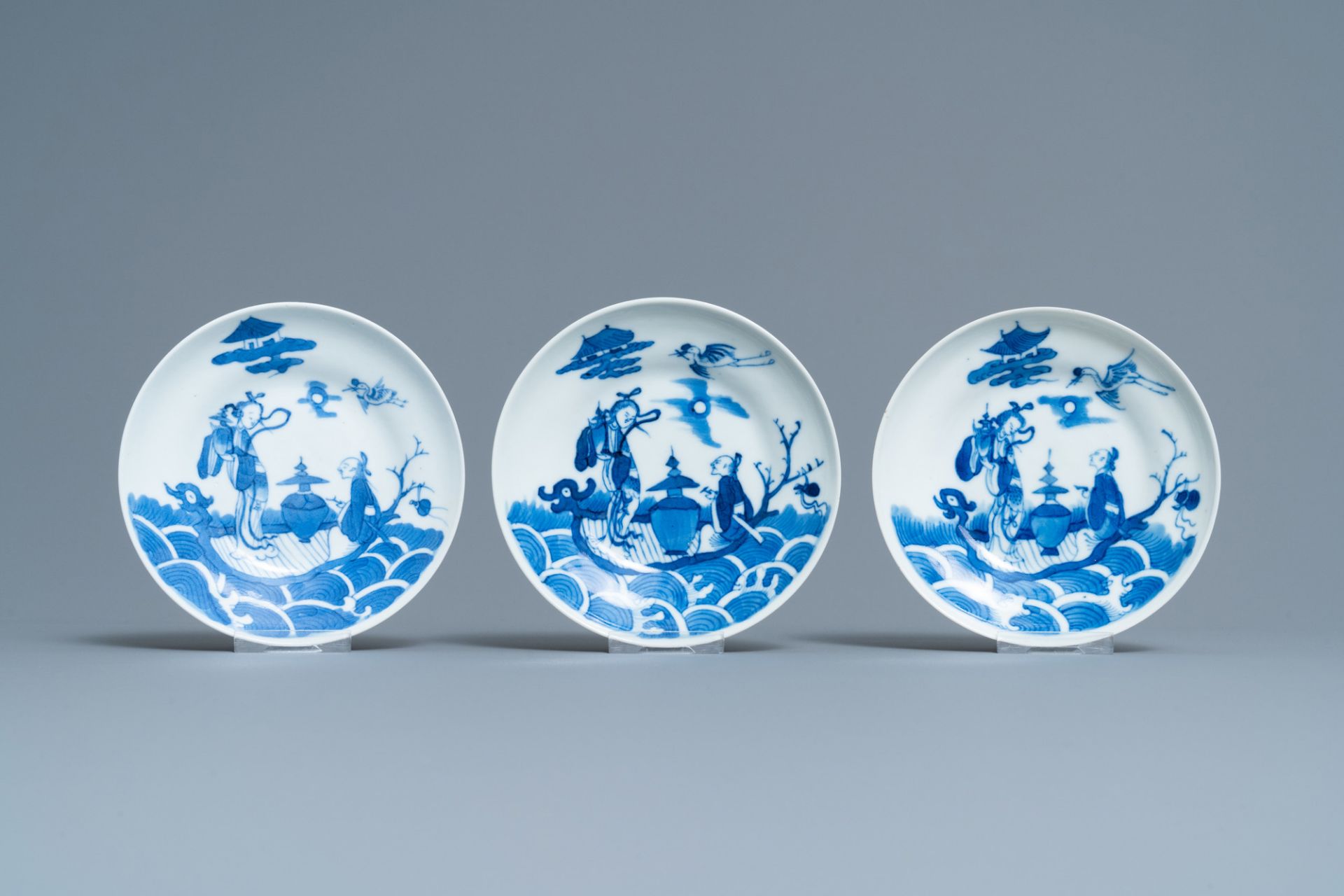 Six Chinese blue and white cups and saucers, 19th C. - Bild 4 aus 11