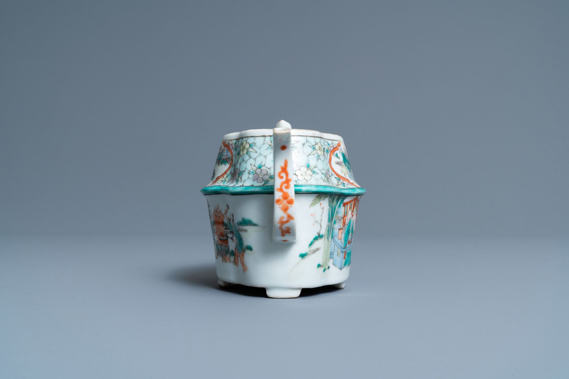 An unusual Chinese Canton famille verte teapot and cover, 19th C. - Image 3 of 7