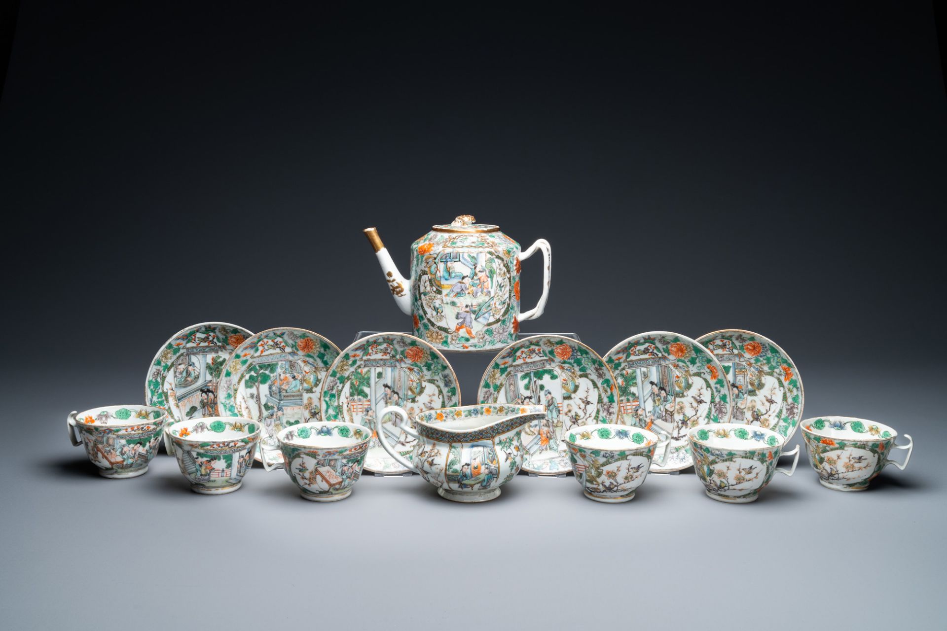 A Chinese Canton famille verte 14-piece tea service in presentation box, 19th C. - Image 4 of 23
