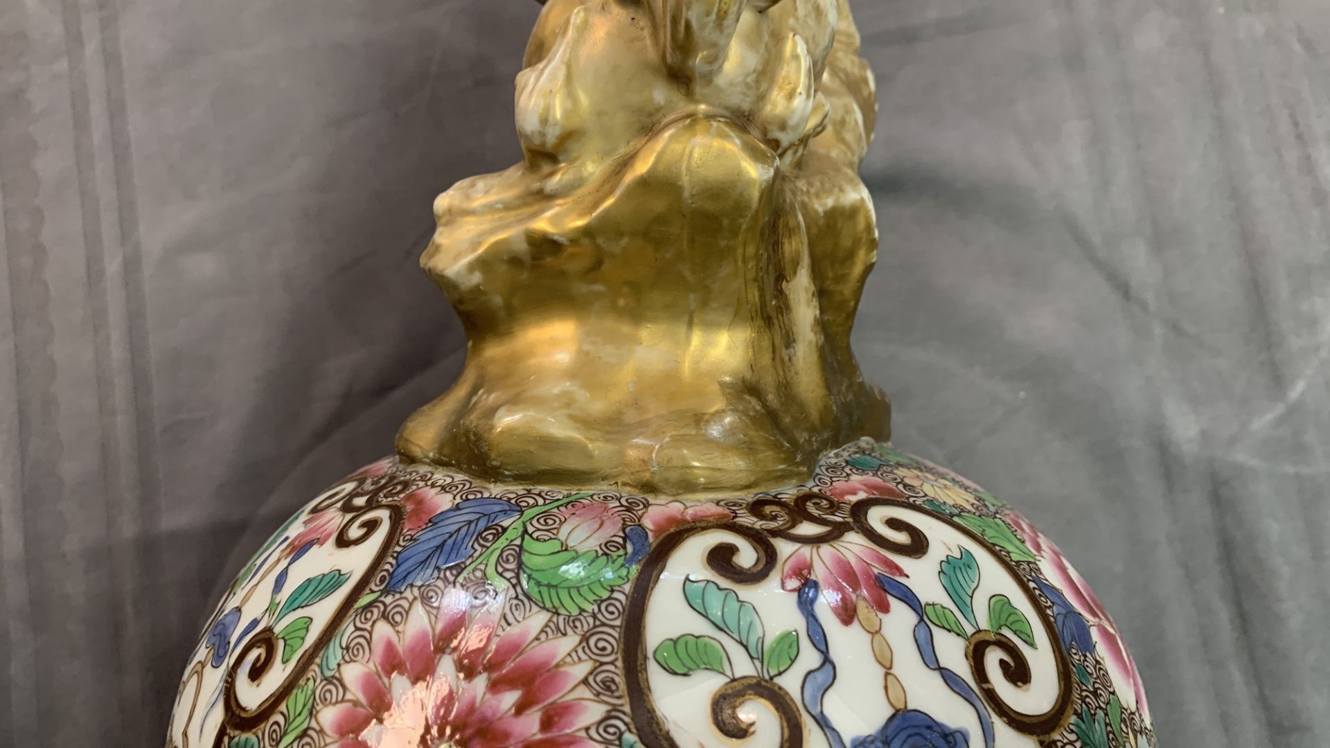 A large famille rose-style vase and cover, Samson, France, 19th C. - Image 18 of 20