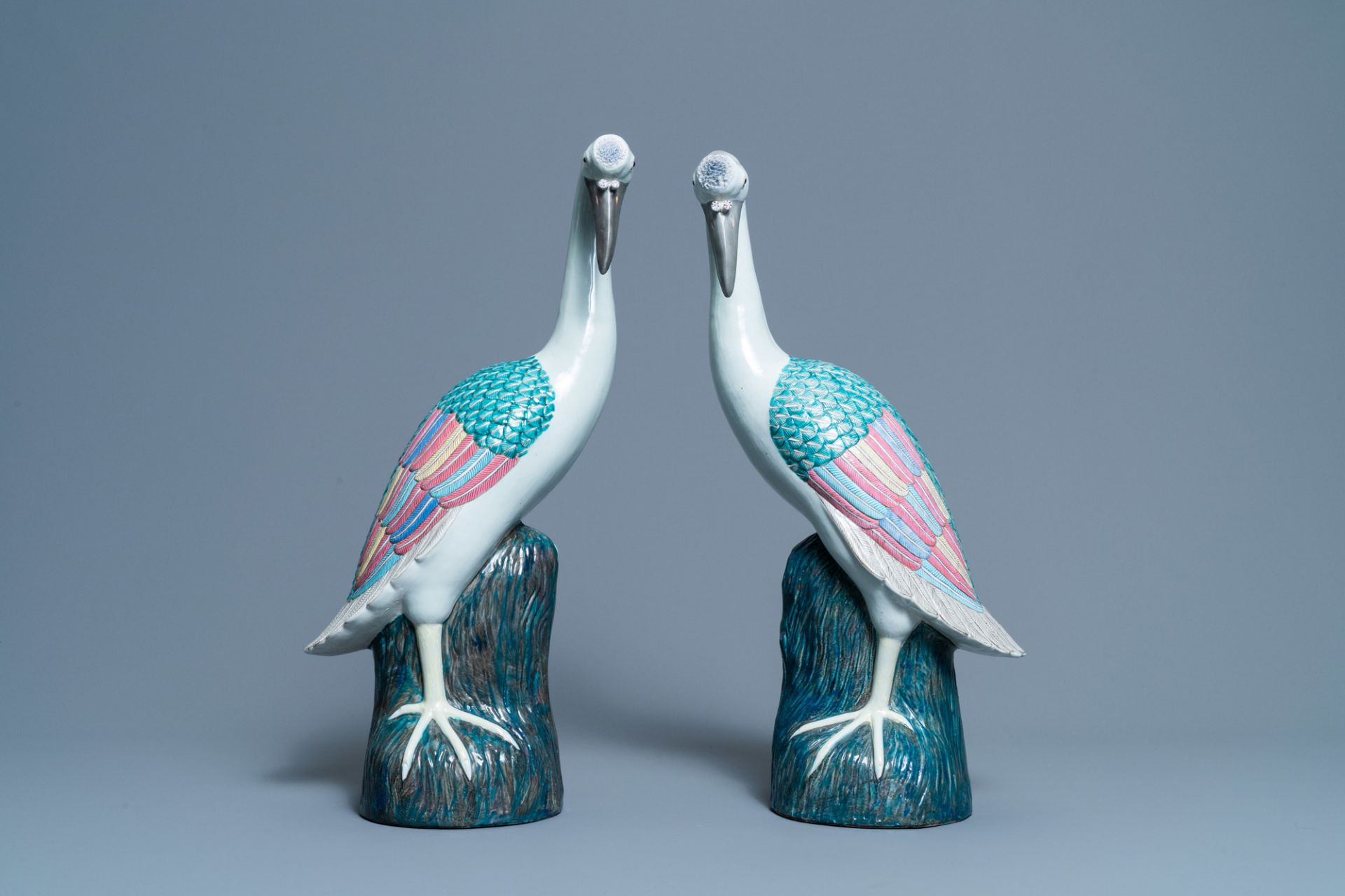 A pair of large Chinese famille rose models of cranes, 20th C. - Image 2 of 7