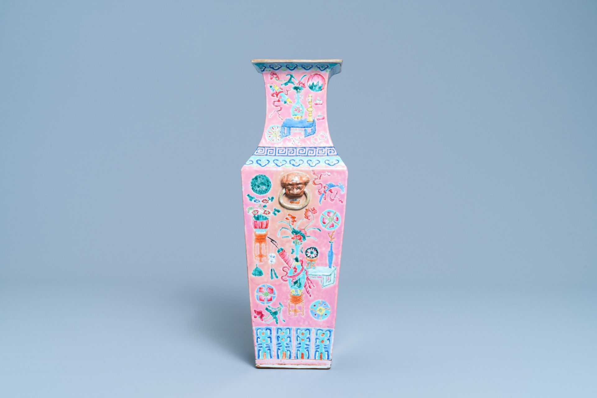 A square Chinese pink-ground famille rose 'antiquities' vase, 19th C. - Image 4 of 14