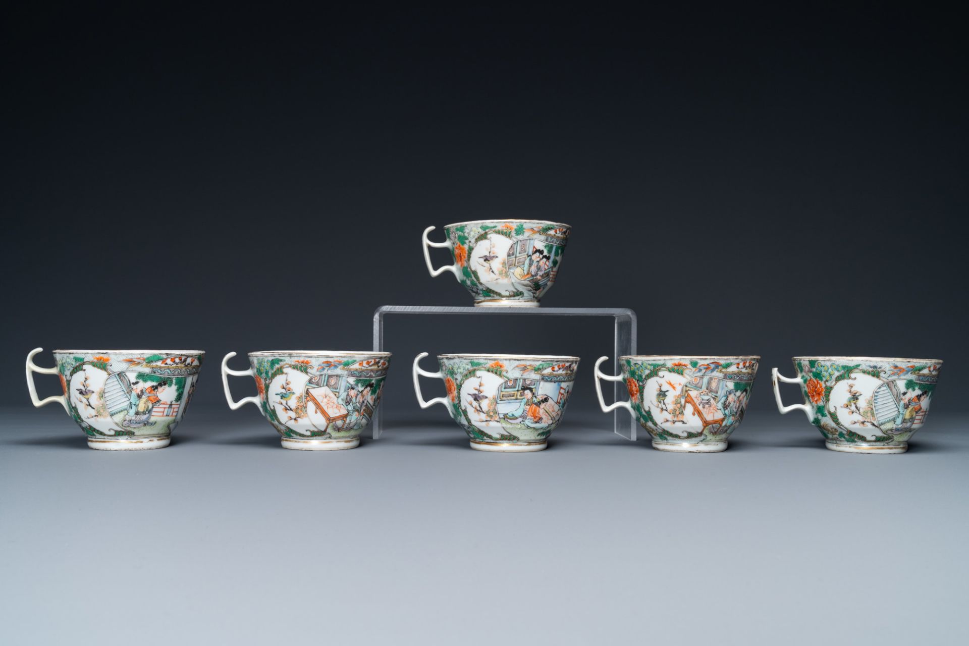 A Chinese Canton famille verte 14-piece tea service in presentation box, 19th C. - Image 10 of 23