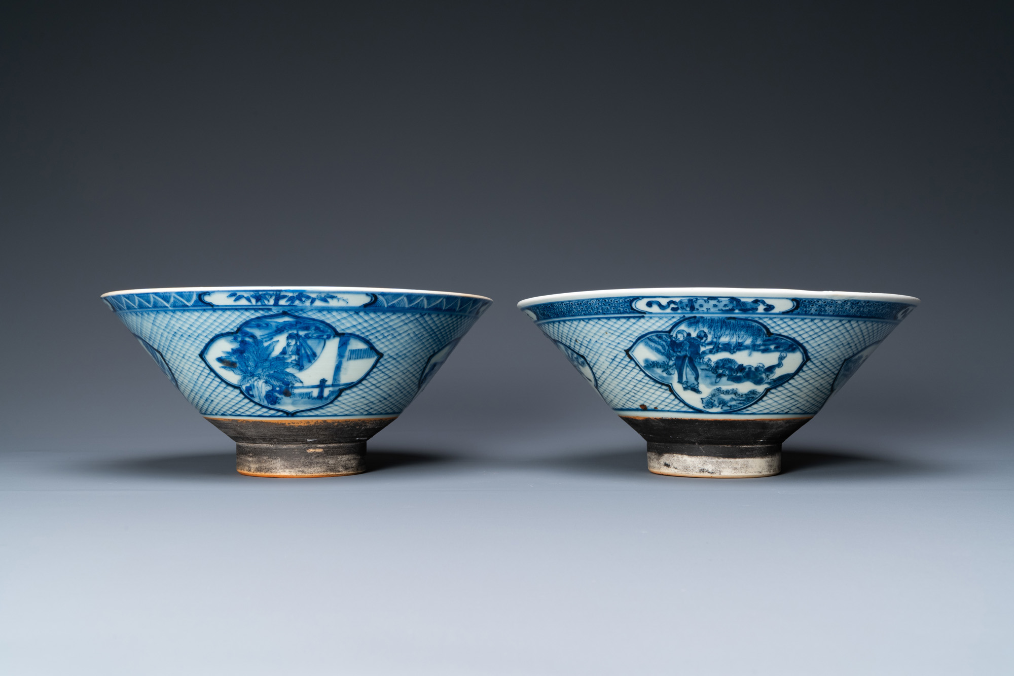 A pair of Chinese blue and white bowls and a famille verte vase, 19th C. - Image 9 of 13