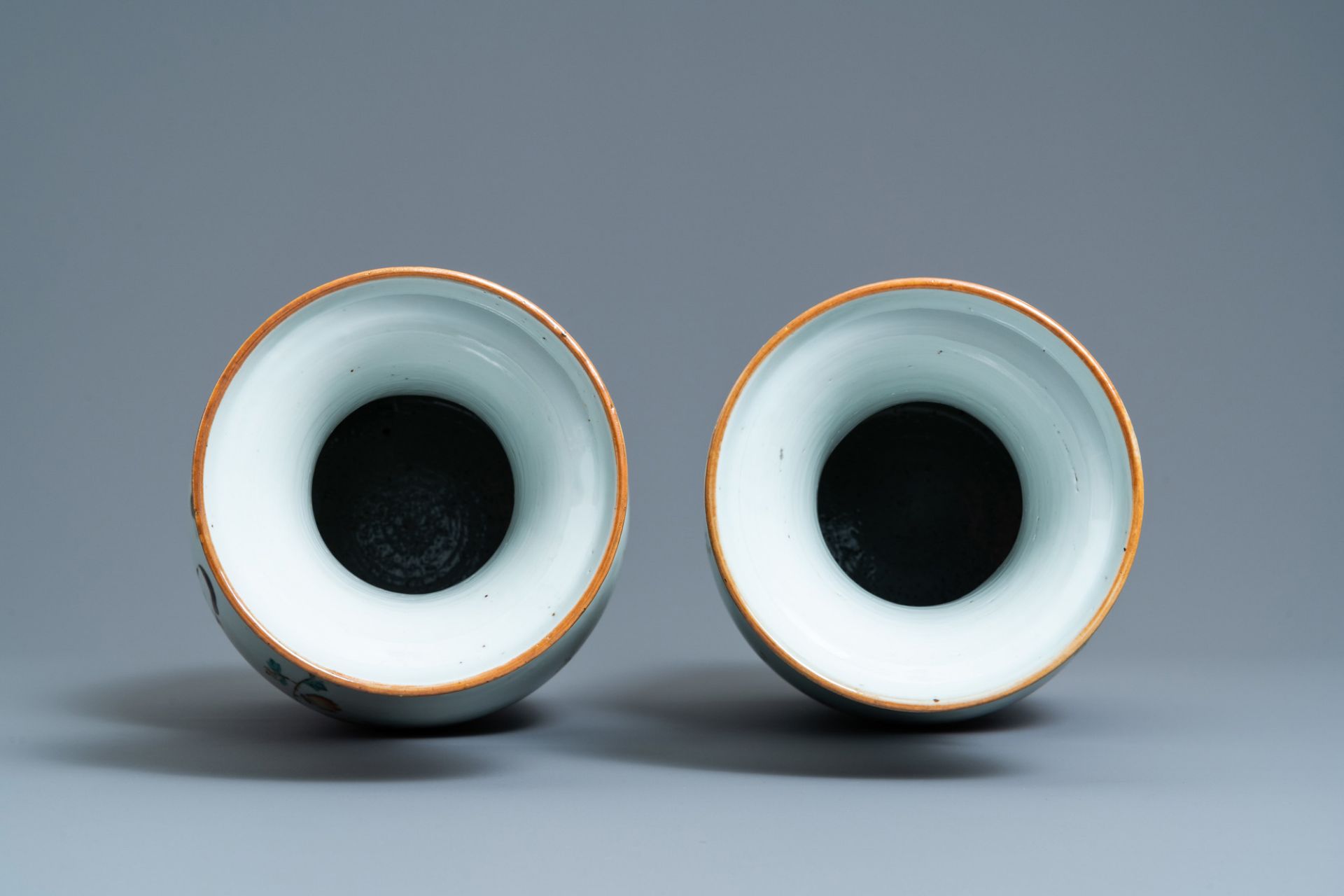 A pair of Chinese qianjiang cai vases, 19/20th C. - Image 5 of 6