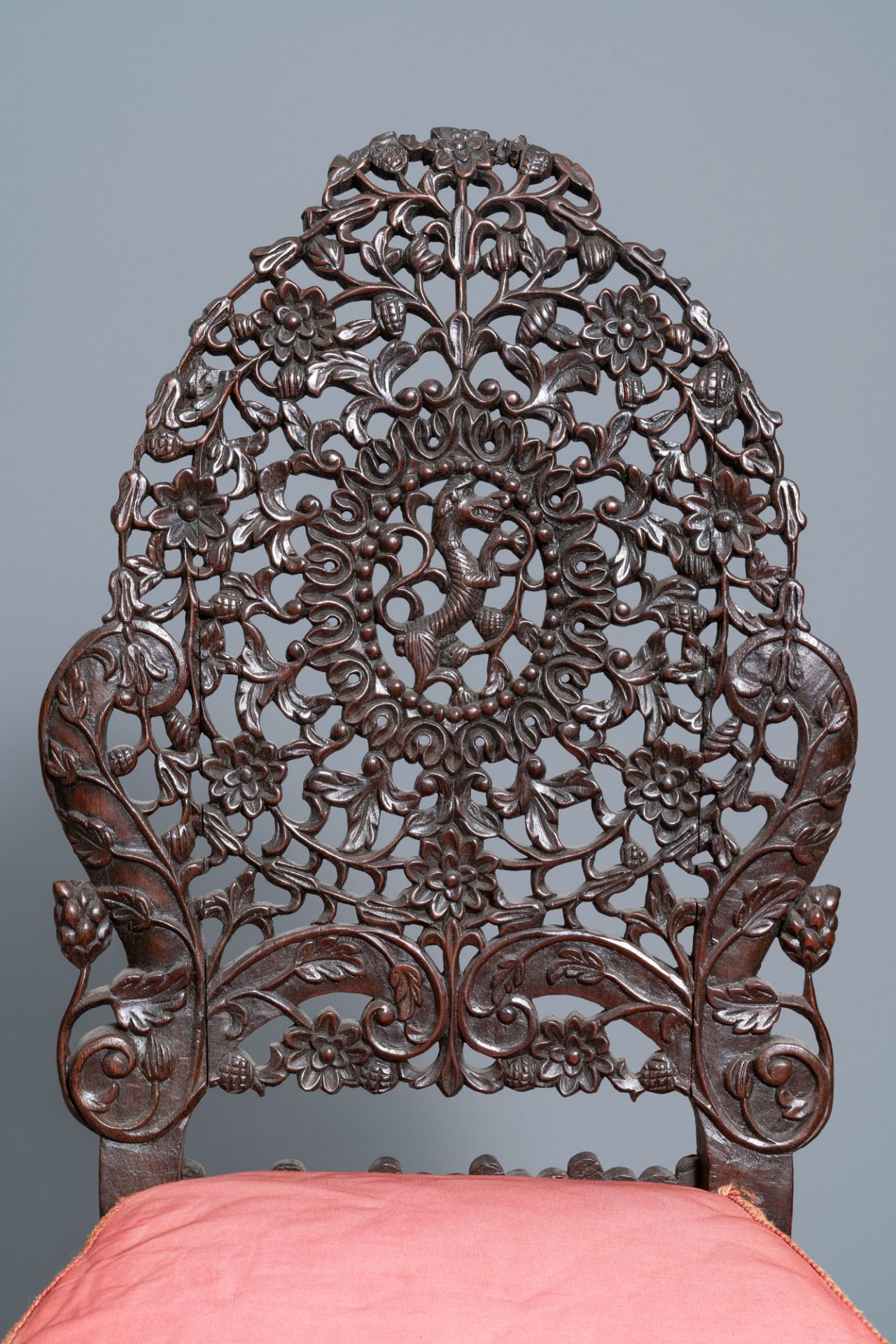 Two Anglo-Indian colonial or Ceylonese reticulated wooden chairs, 18/19th C. - Image 11 of 15