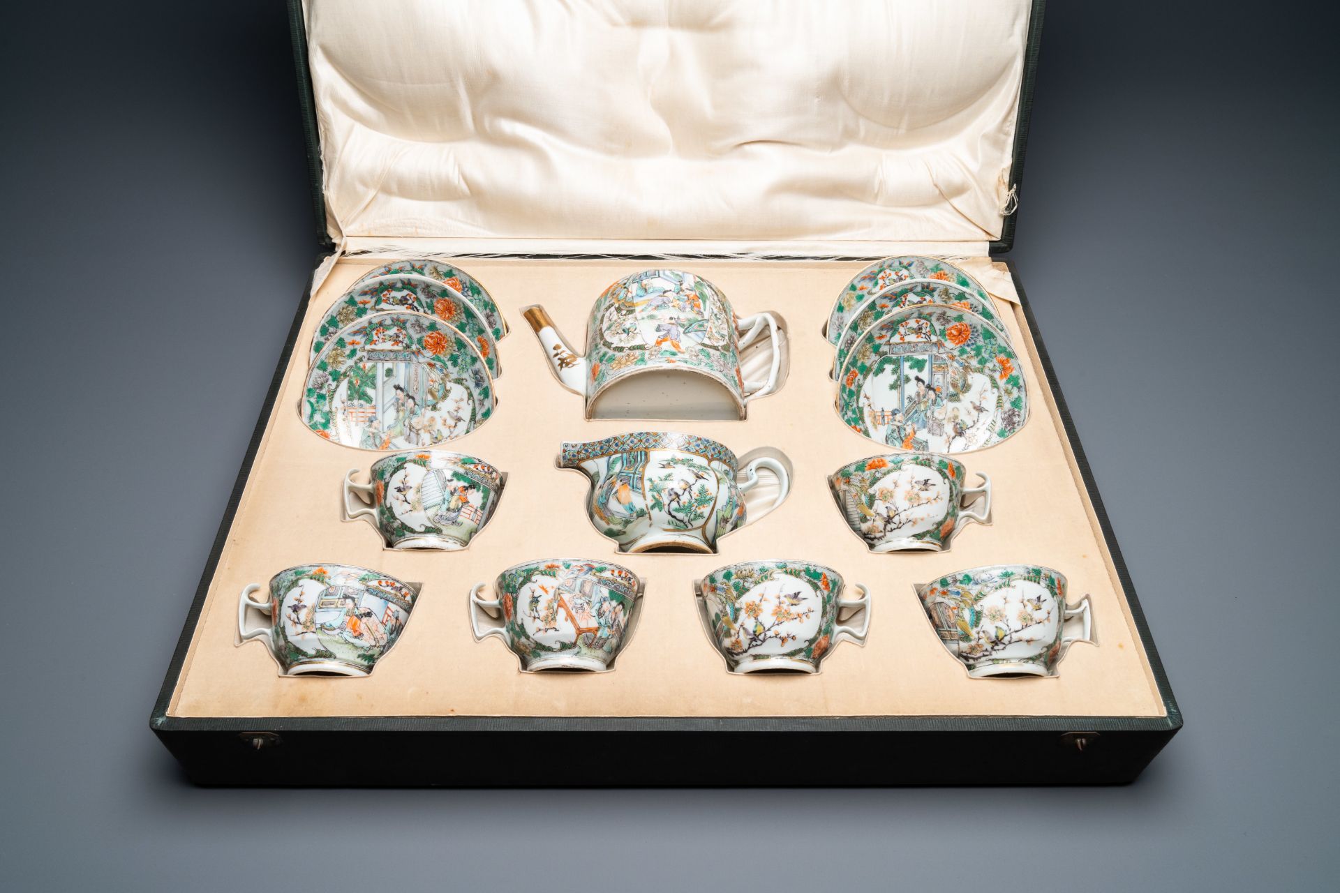 A Chinese Canton famille verte 14-piece tea service in presentation box, 19th C.