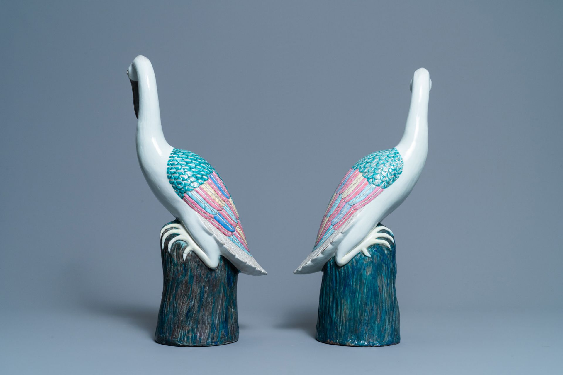 A pair of large Chinese famille rose models of cranes, 20th C. - Image 4 of 7