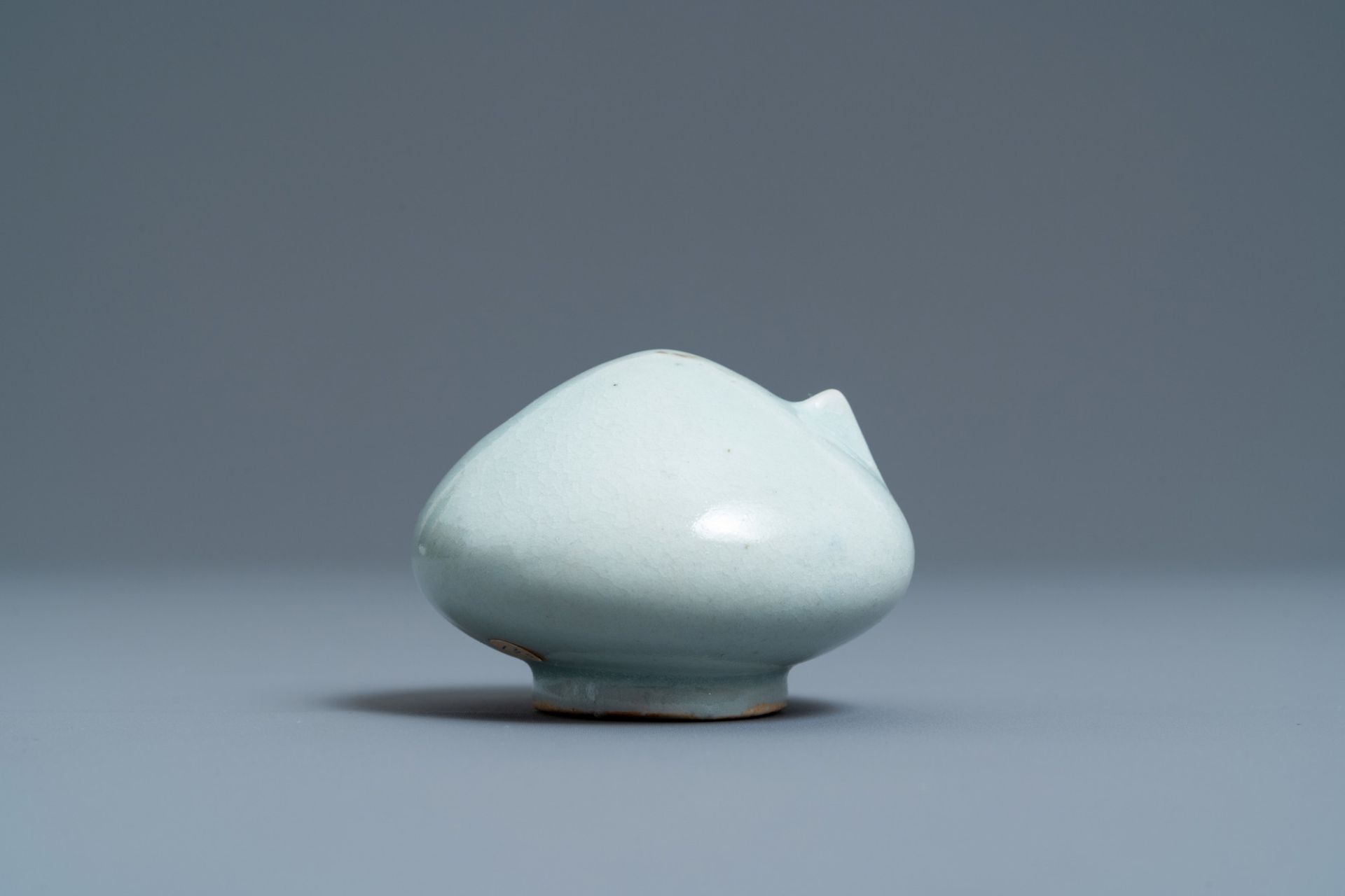 A Korean celadon-glazed water dropper, Joseon, 19th C. - Image 4 of 7