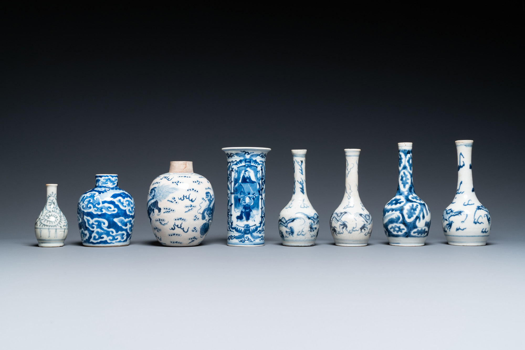 Fourteen Chinese blue and white vases, 18/20th C. - Image 12 of 15