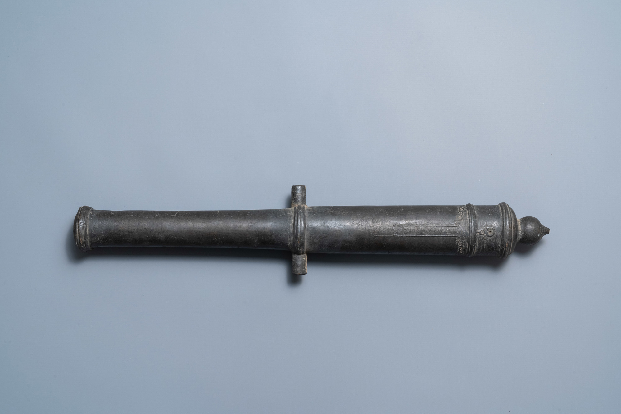 A Chinese inscribed bronze cannon, 19th C. - Image 7 of 7