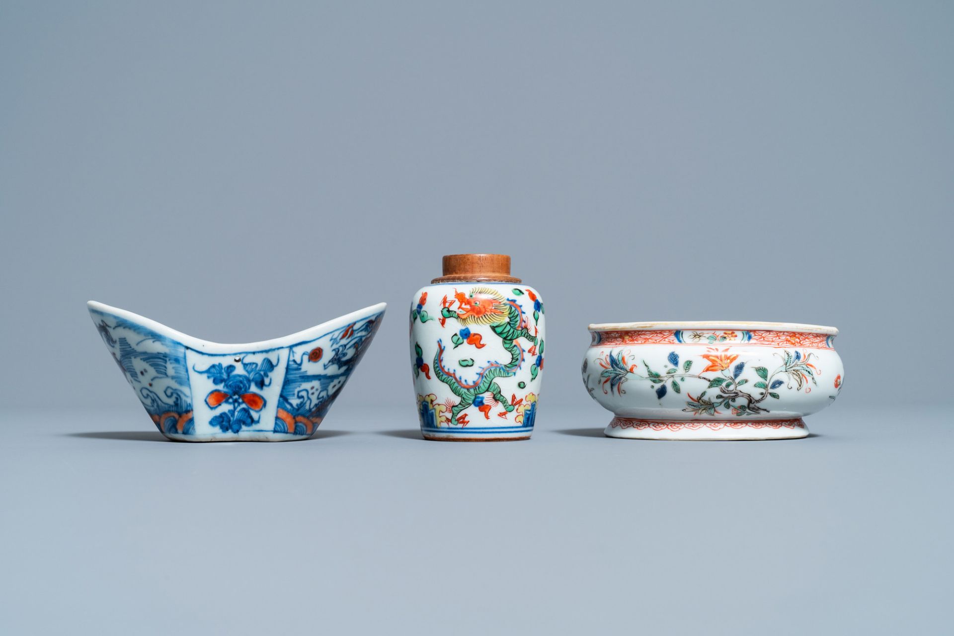 A Chinese doucai bowl, a famille verte spice box and a wucai tea caddy, Kangxi and later - Image 5 of 8