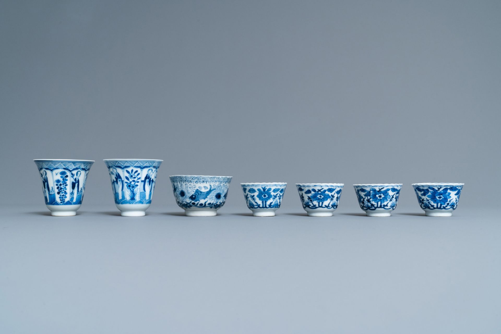 A varied collection of Chinese porcelain, 19th C. - Image 17 of 19