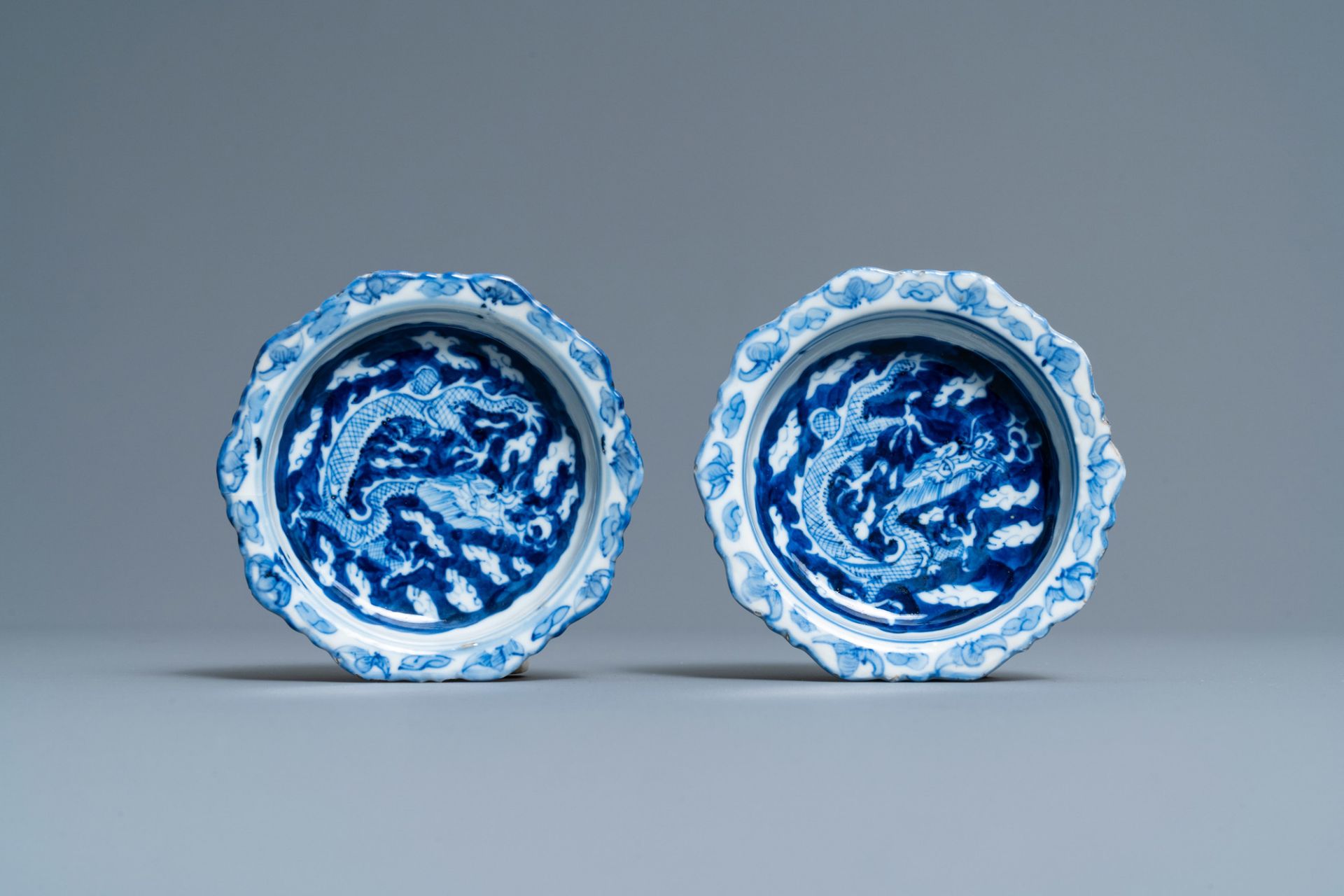 A varied collection of Chinese porcelain, 19th C. - Image 12 of 19