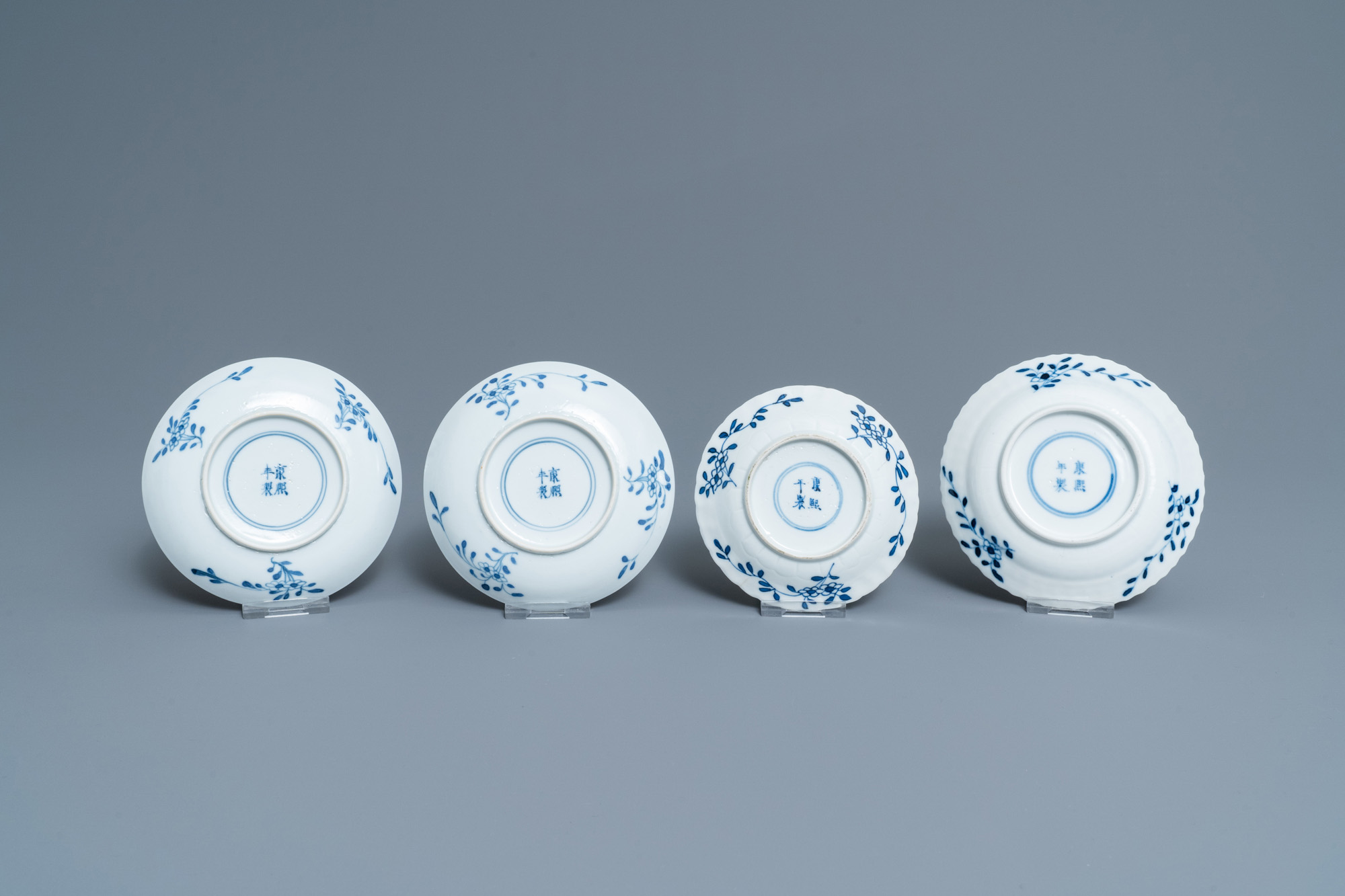 A varied collection of Chinese porcelain, 19th C. - Image 3 of 19