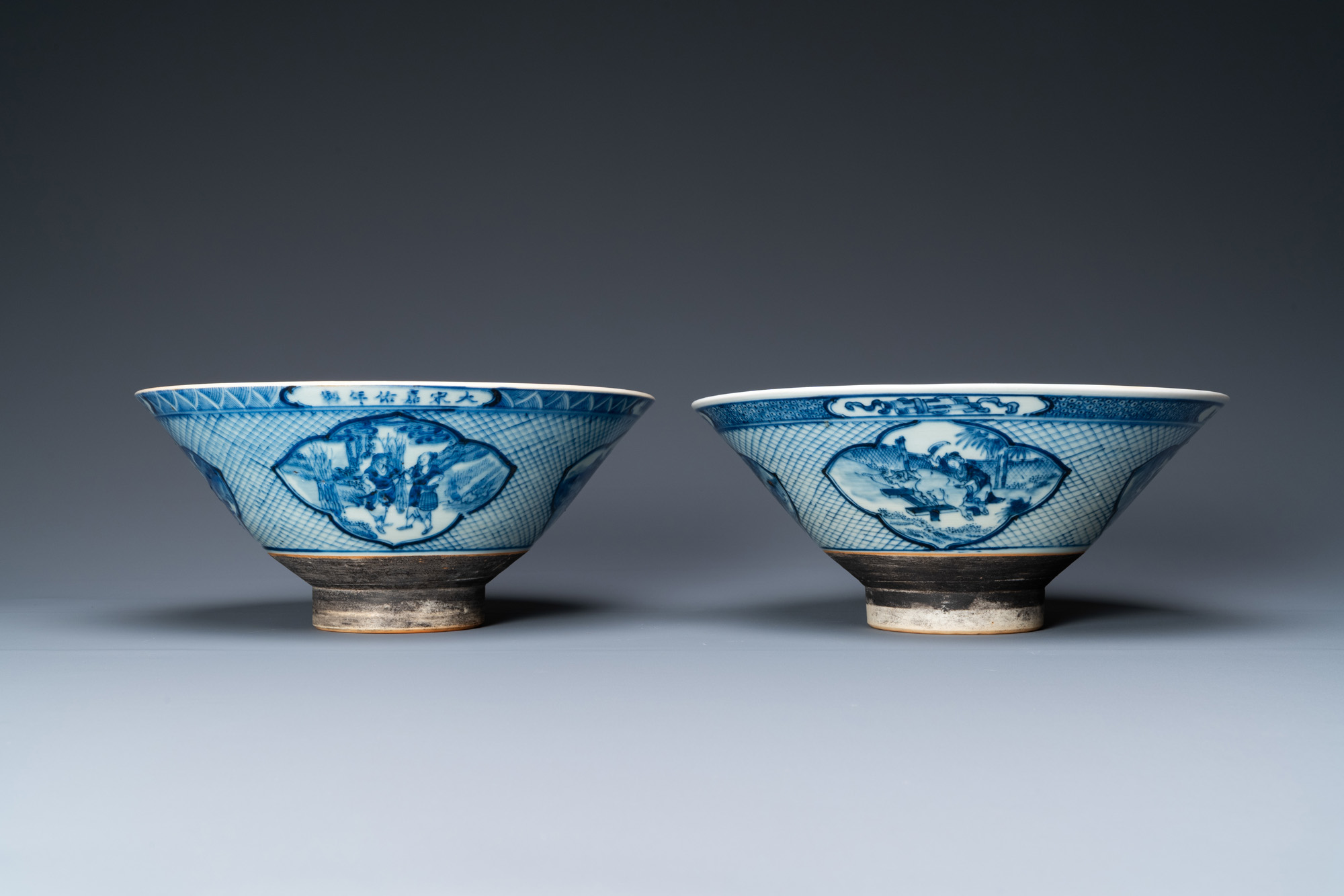 A pair of Chinese blue and white bowls and a famille verte vase, 19th C. - Image 11 of 13