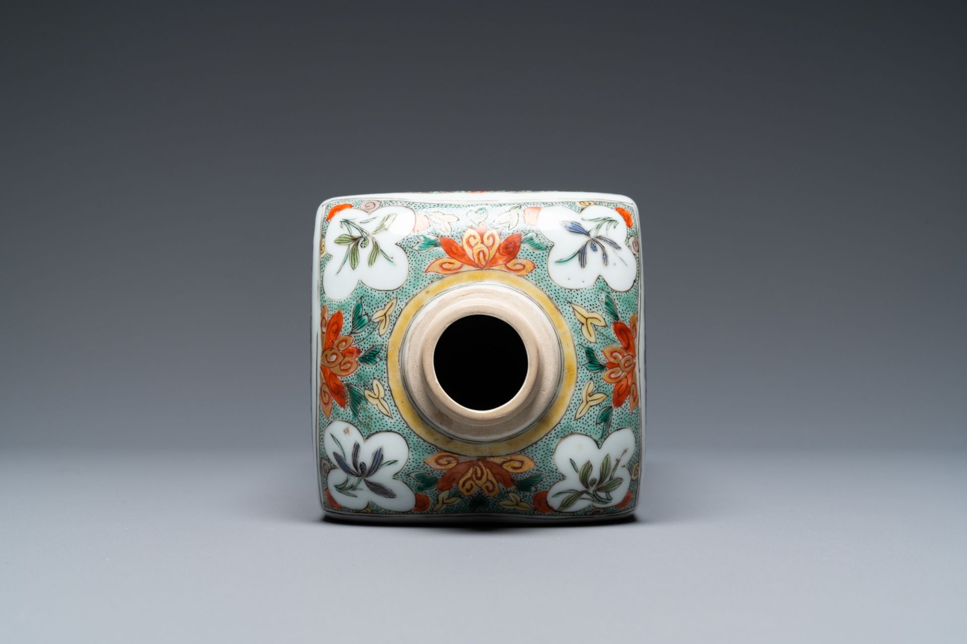 A Chinese square famille verte bottle, Kangxi - Image 6 of 7