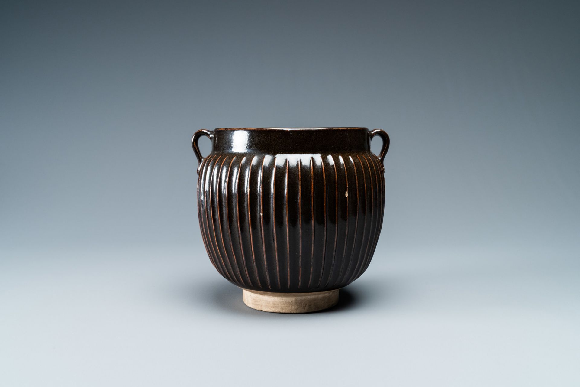 A Chinese black-glazed ribbed two-handled jar, Northern Song or Jin - Image 4 of 7