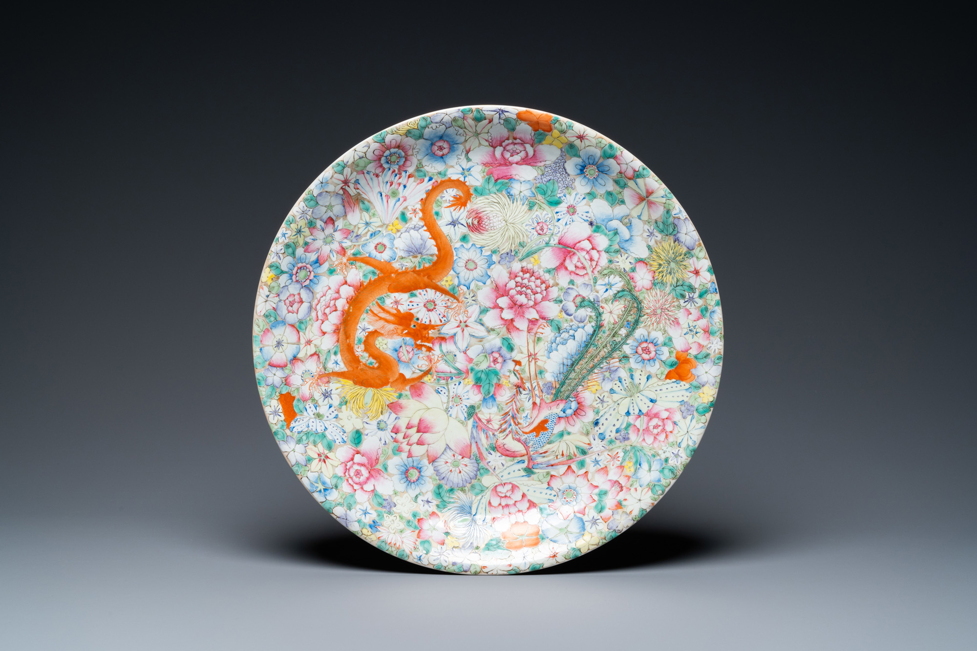 A Chinese famille rose dish, a blue and white bowl and a sang de boeuf vase, 19/20th C. - Image 2 of 9