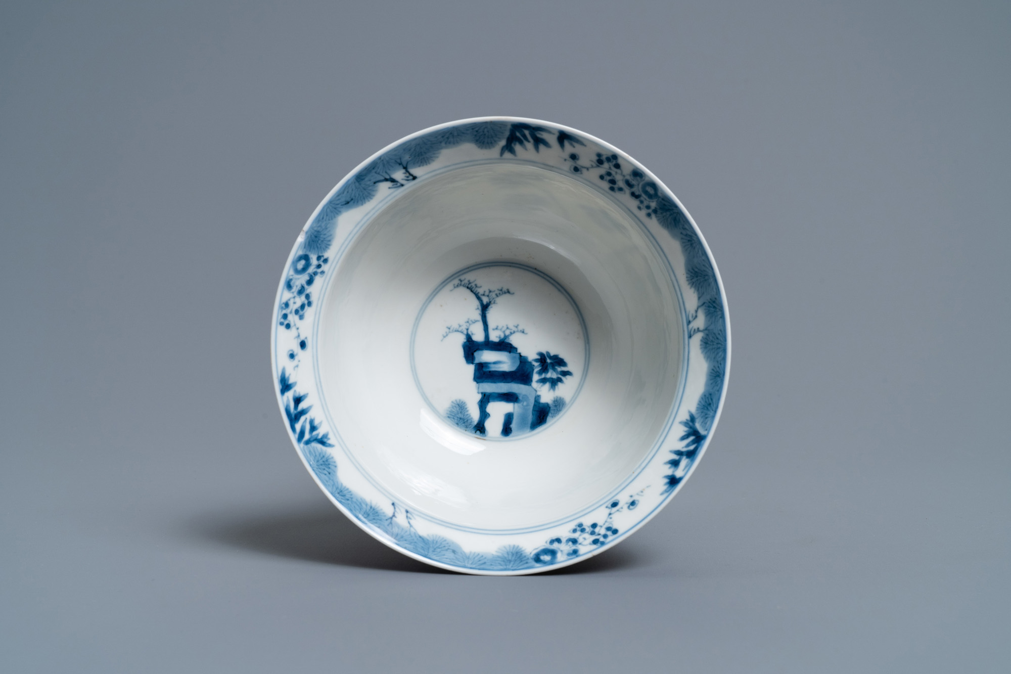 A Chinese blue and white 'twelve magpies' bowl, Chenghua mark, Kangxi - Image 6 of 7