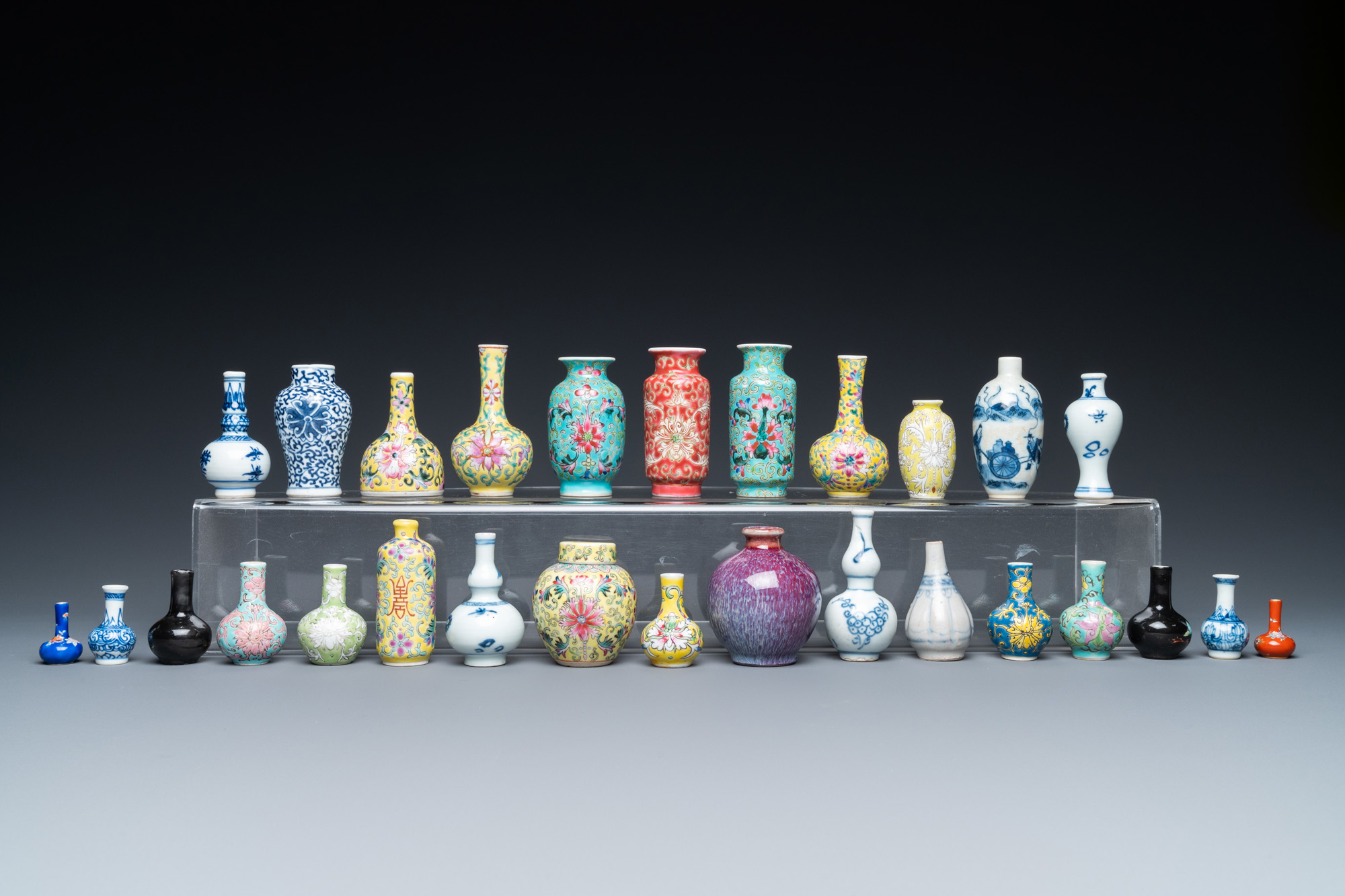 Twenty-eight Chinese blue and white and famille rose minature vases, Kangxi and later - Image 5 of 8