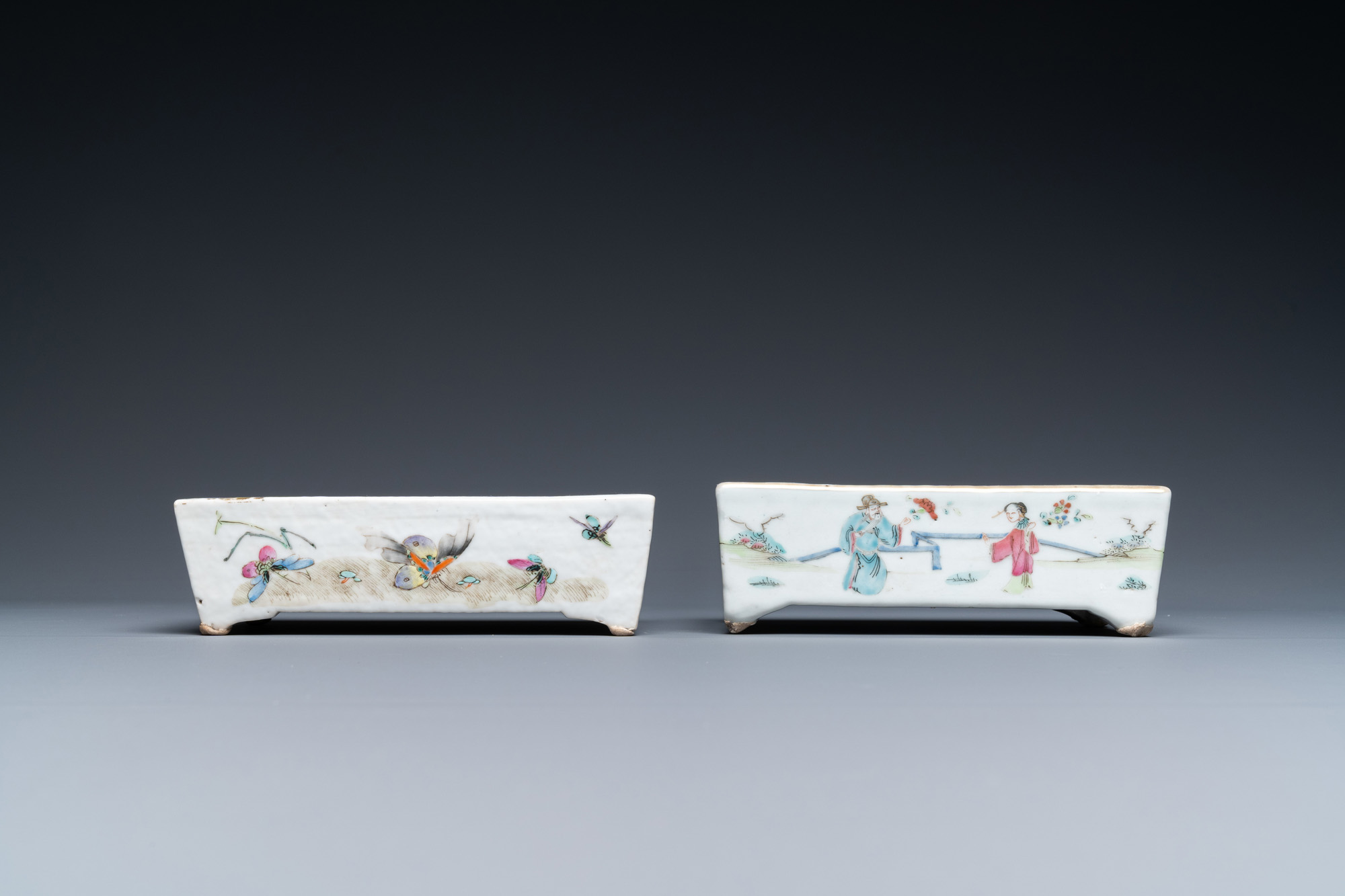 A varied collection of Chinese blue and white and famille rose porcelain, 19/20th C. - Image 10 of 15