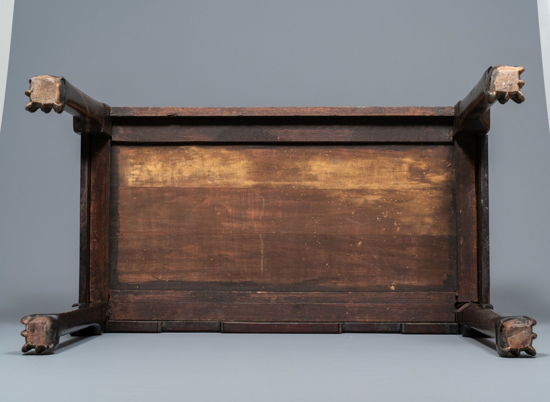 A Chinese wooden marble top table, 19/20th C. - Image 9 of 11