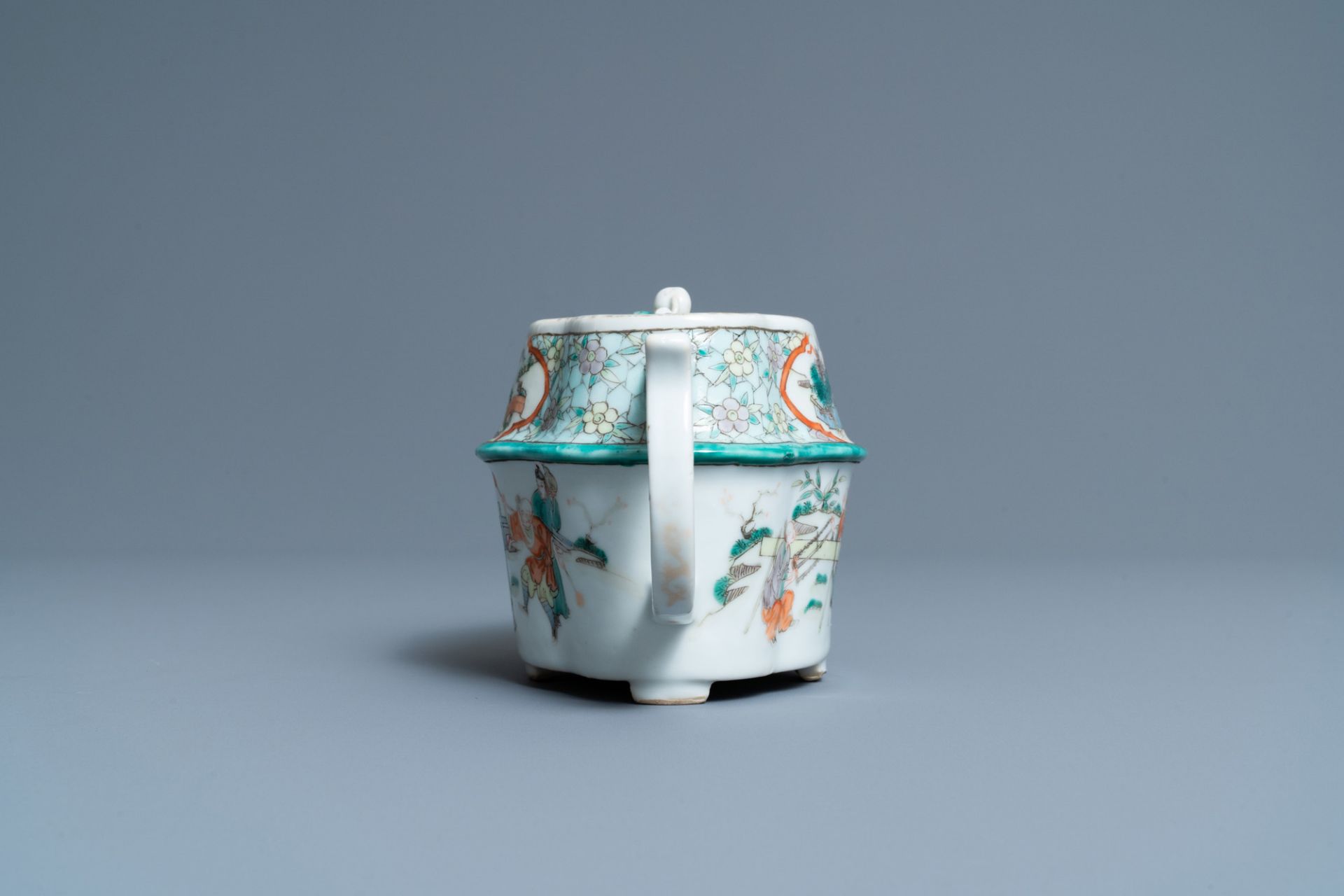 An unusual Chinese Canton famille verte teapot and cover, 19th C. - Image 5 of 7